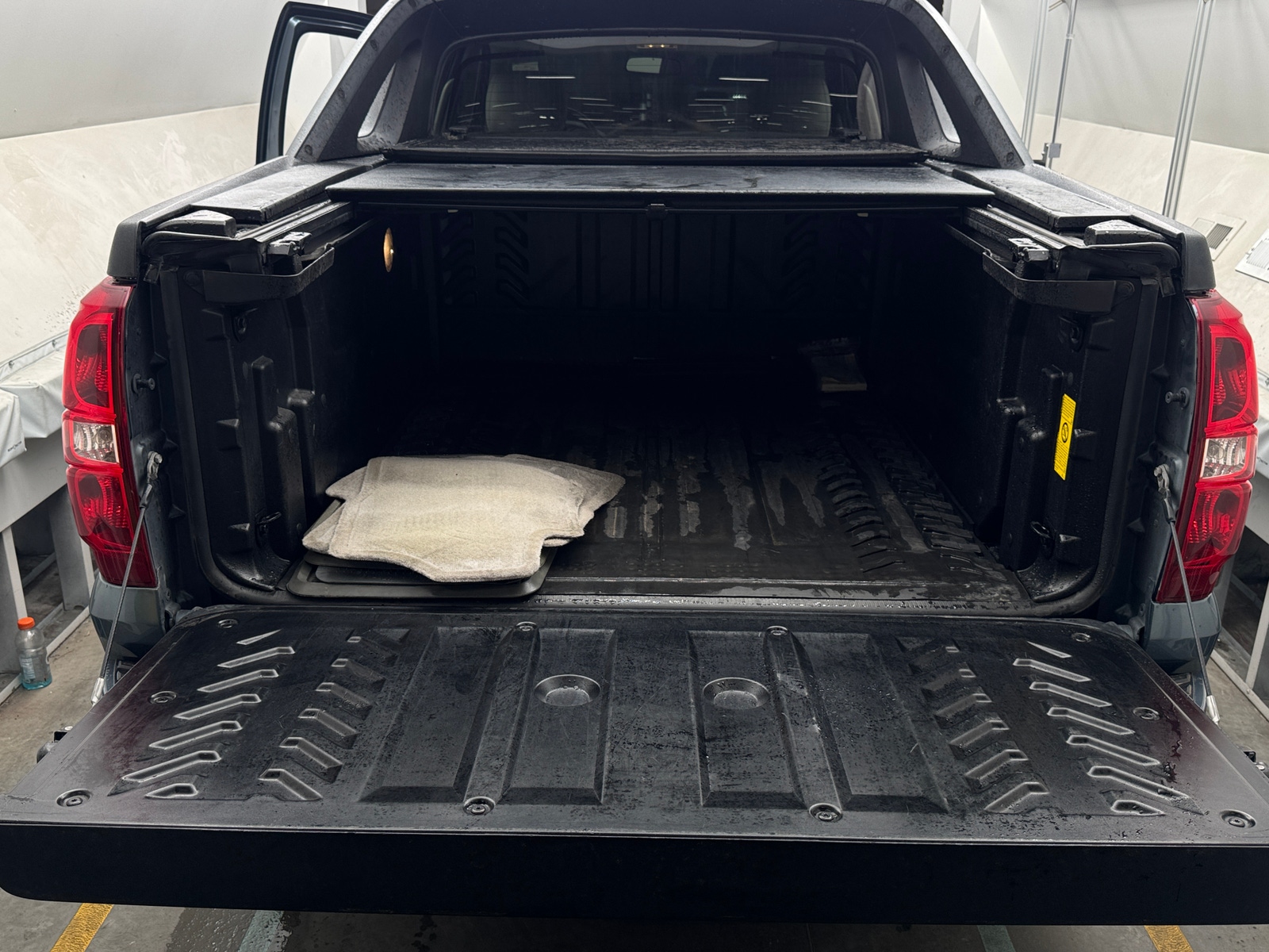 Thumbnail: 2011 Chevrolet Avalanche 1500 - 7