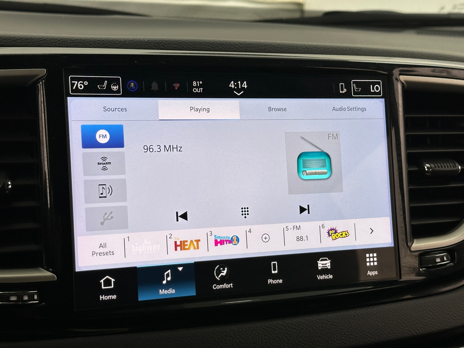 Thumbnail: 2025 Chrysler Pacifica - 3