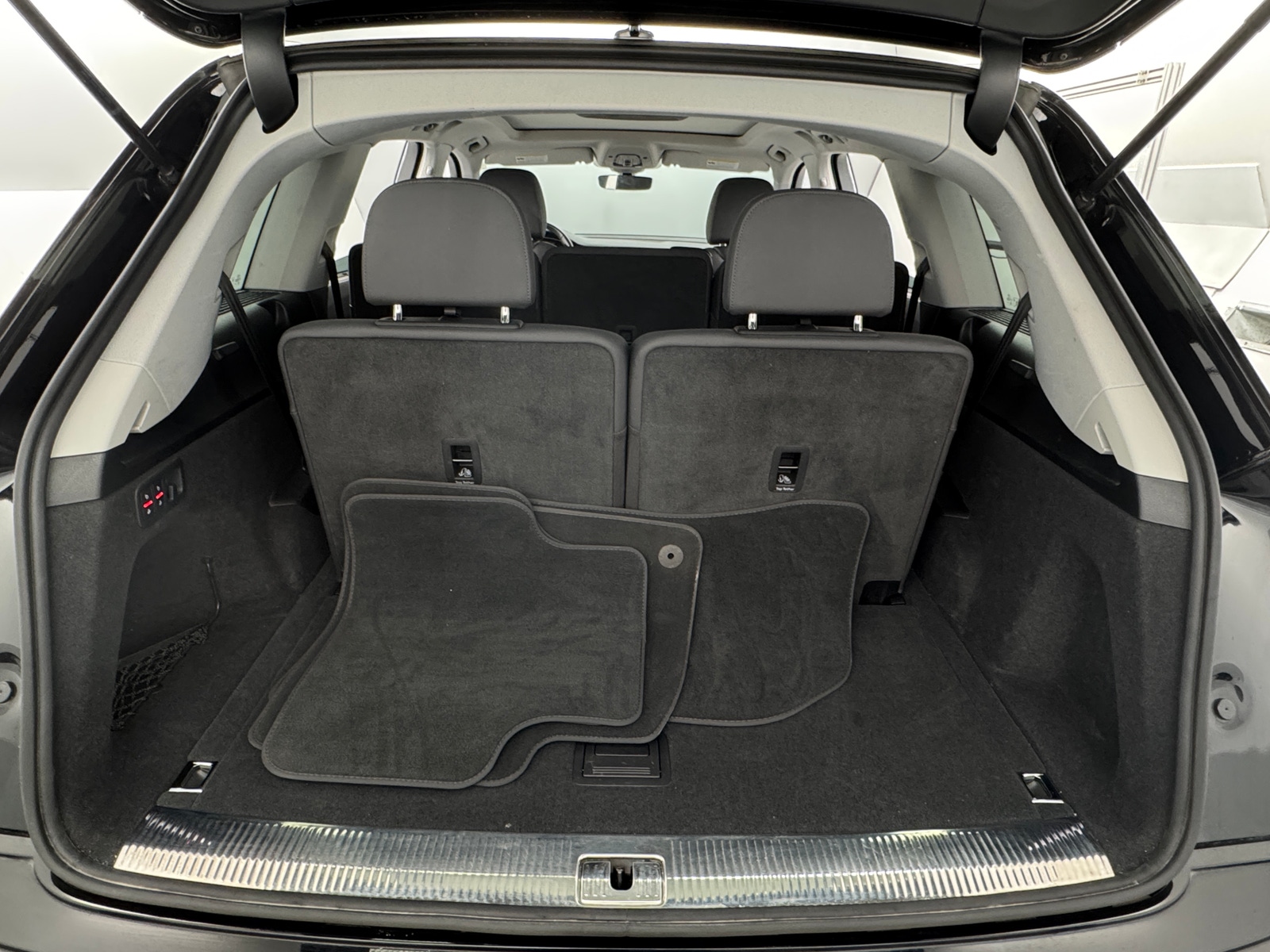 Thumbnail: 2020 Audi Q7 - 6