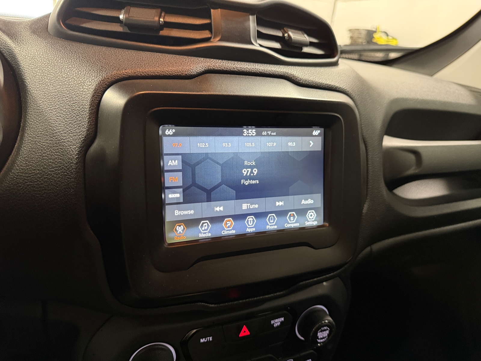 Thumbnail: 2020 Jeep Renegade - 4