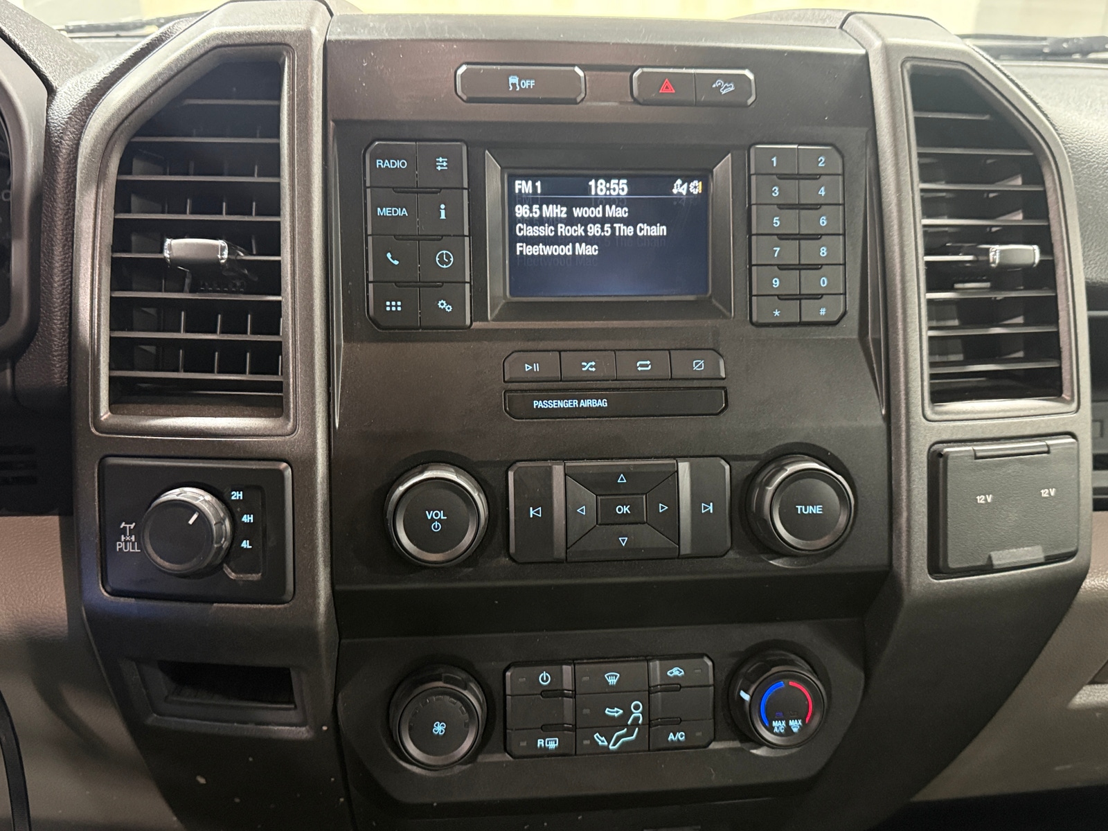 Thumbnail: 2022 Ford Econoline - 4