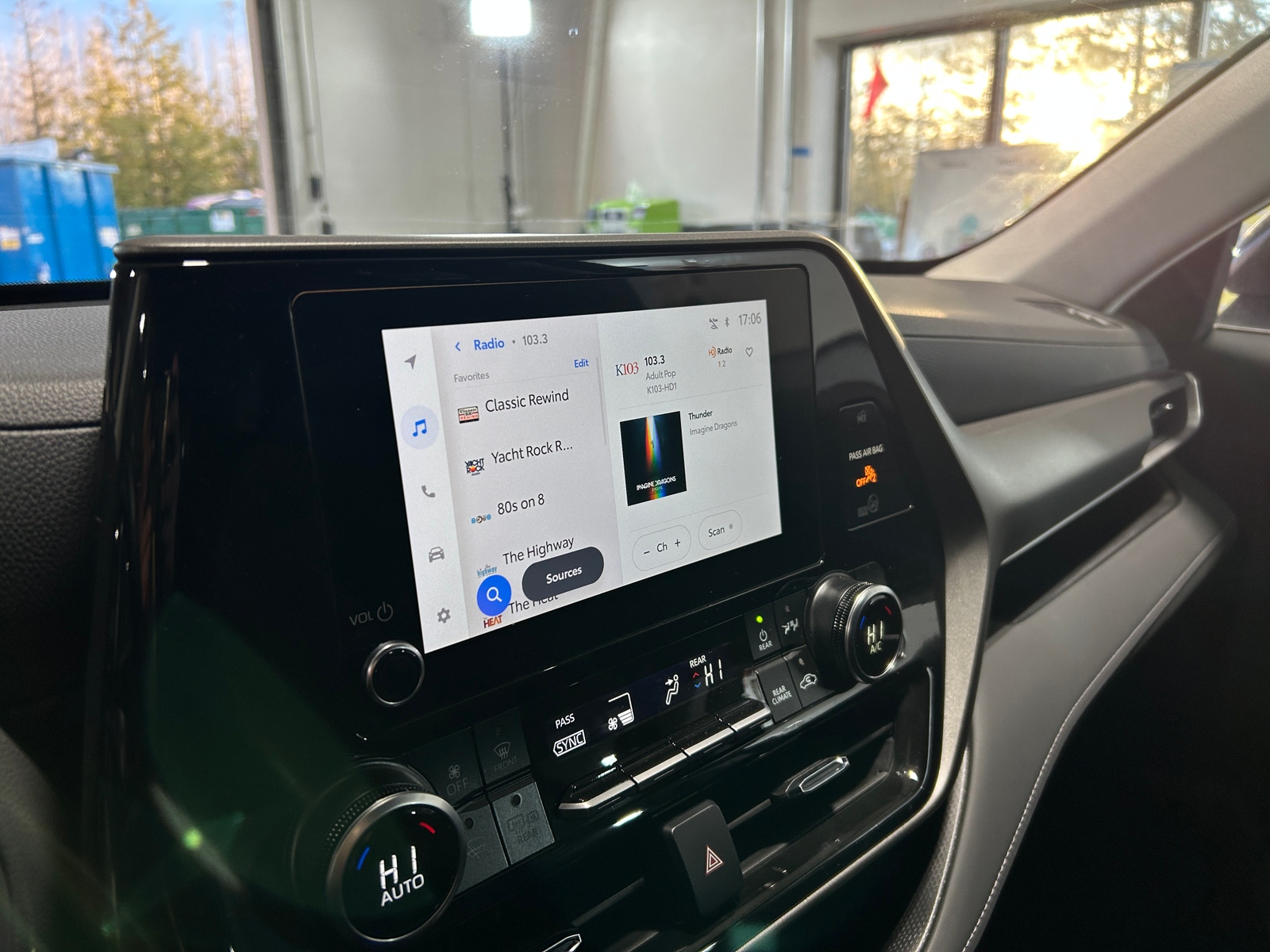 Thumbnail: 2025 Toyota Highlander - 4