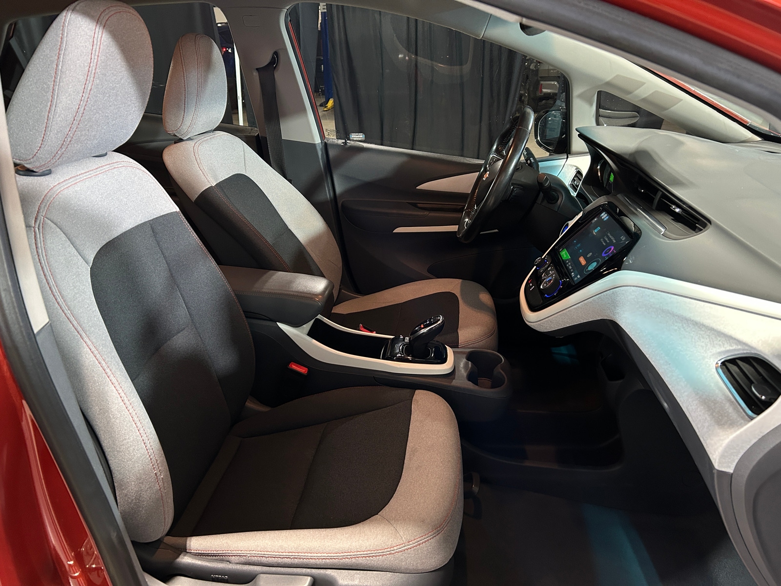 Thumbnail: 2020 Chevrolet Bolt EV - 2