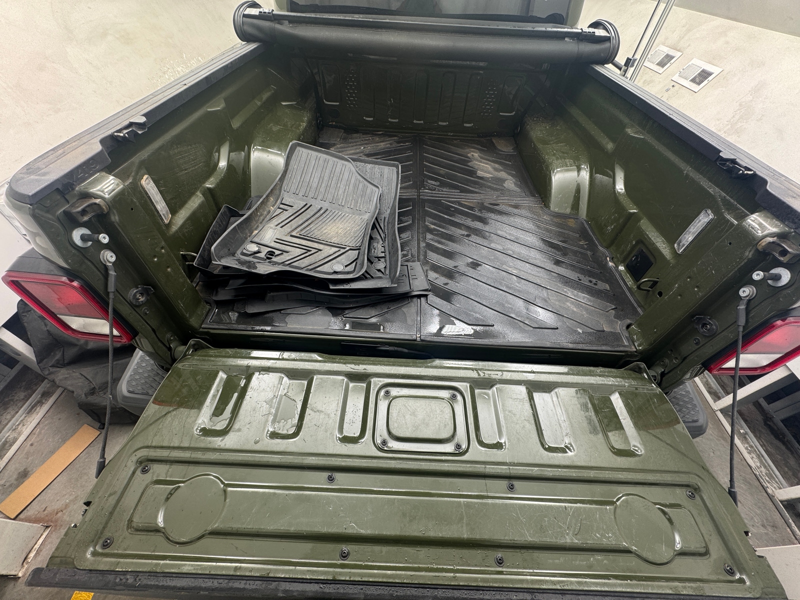 Thumbnail: 2023 Jeep Gladiator - 7