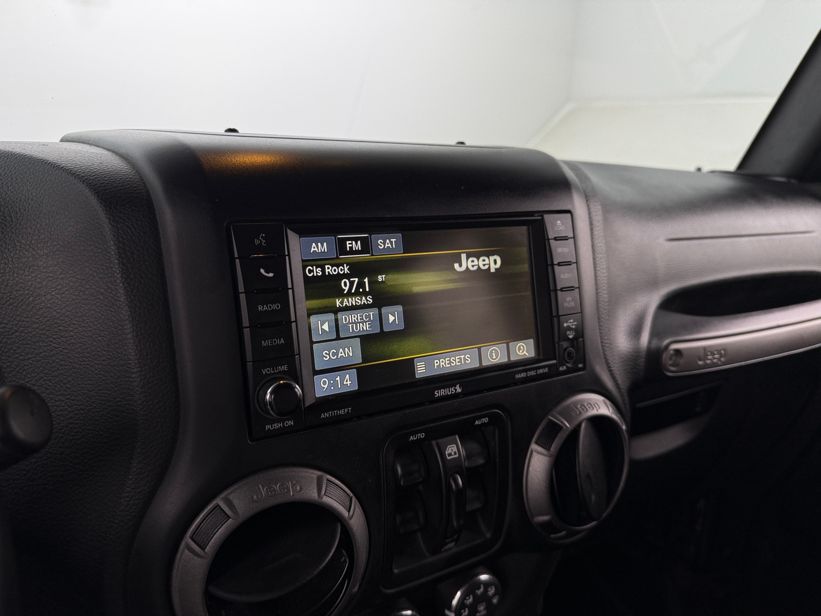 Thumbnail: 2017 Jeep Wrangler - 4