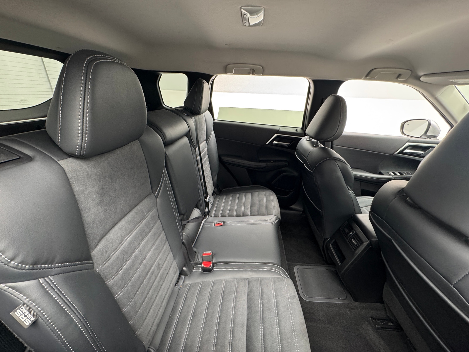 Thumbnail: 2024 Mitsubishi Outlander - 5