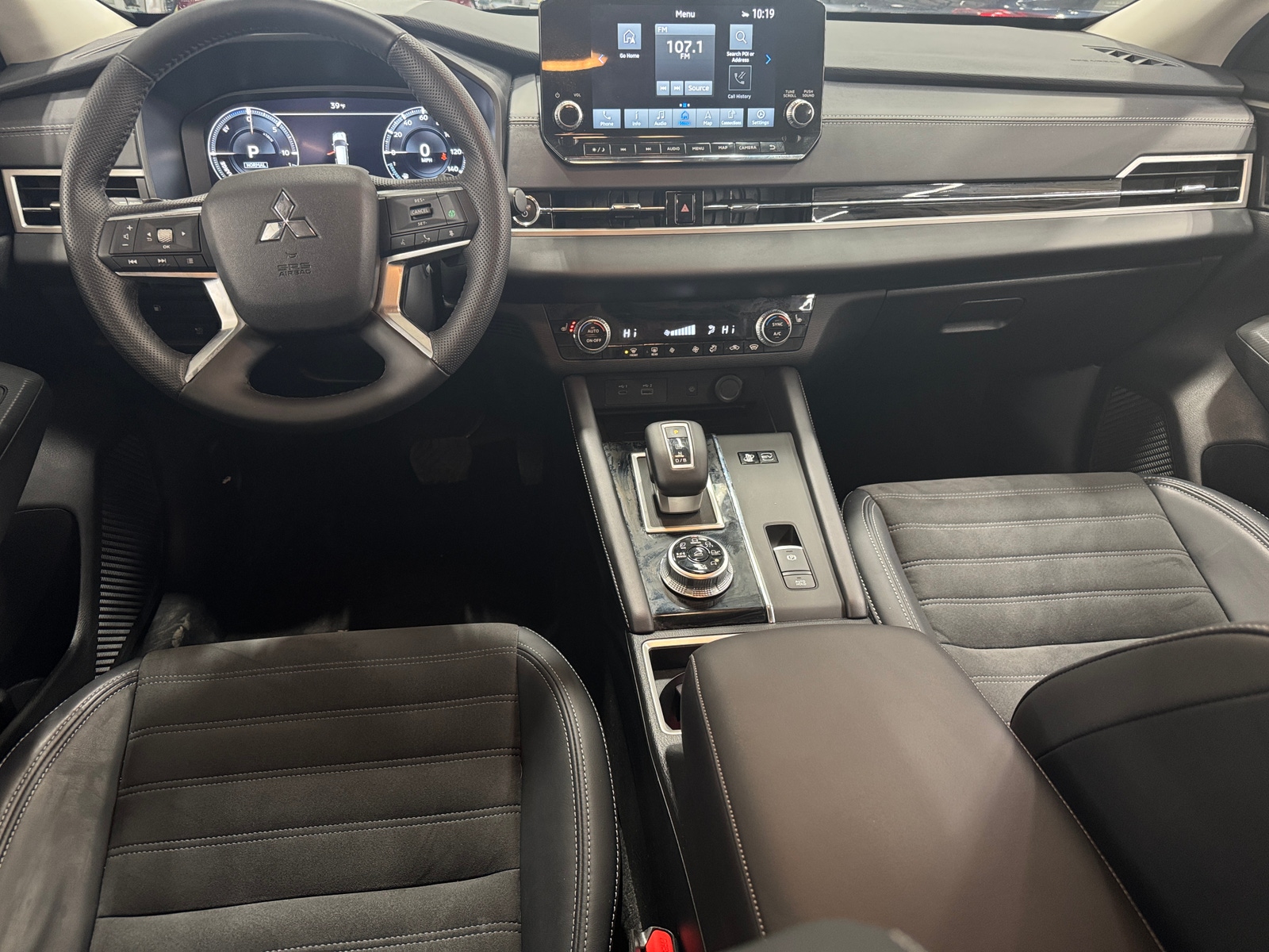 Thumbnail: 2024 Mitsubishi Outlander - 2