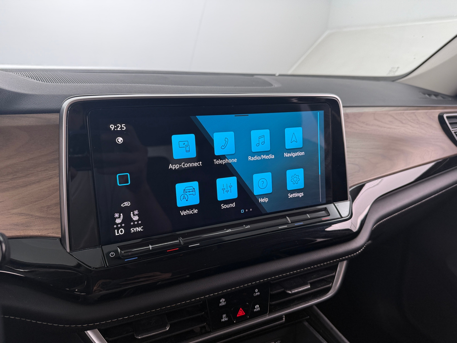 Thumbnail: 2024 Volkswagen Atlas - 3