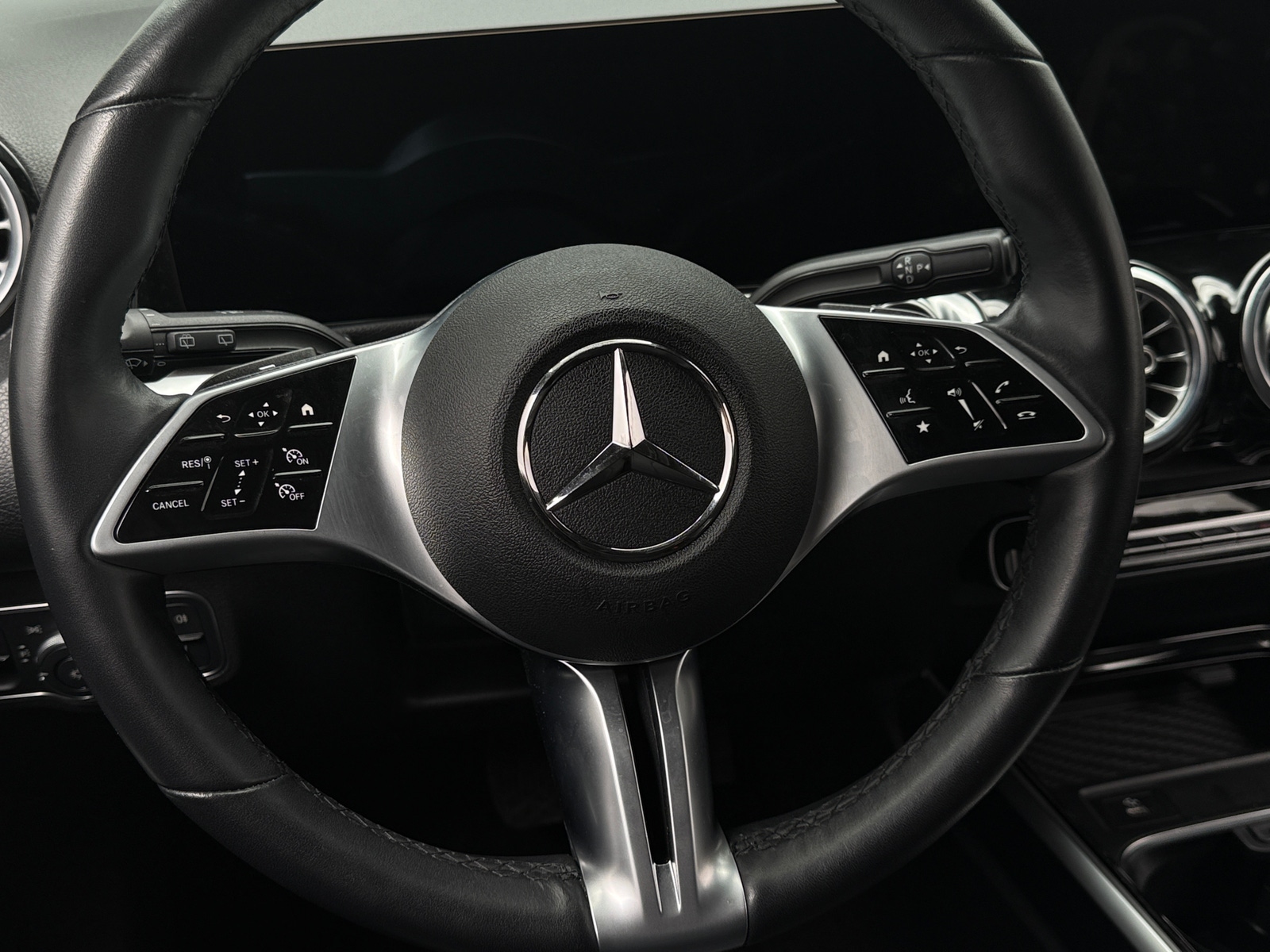 Thumbnail: 2025 Mercedes-Benz GLB - 4