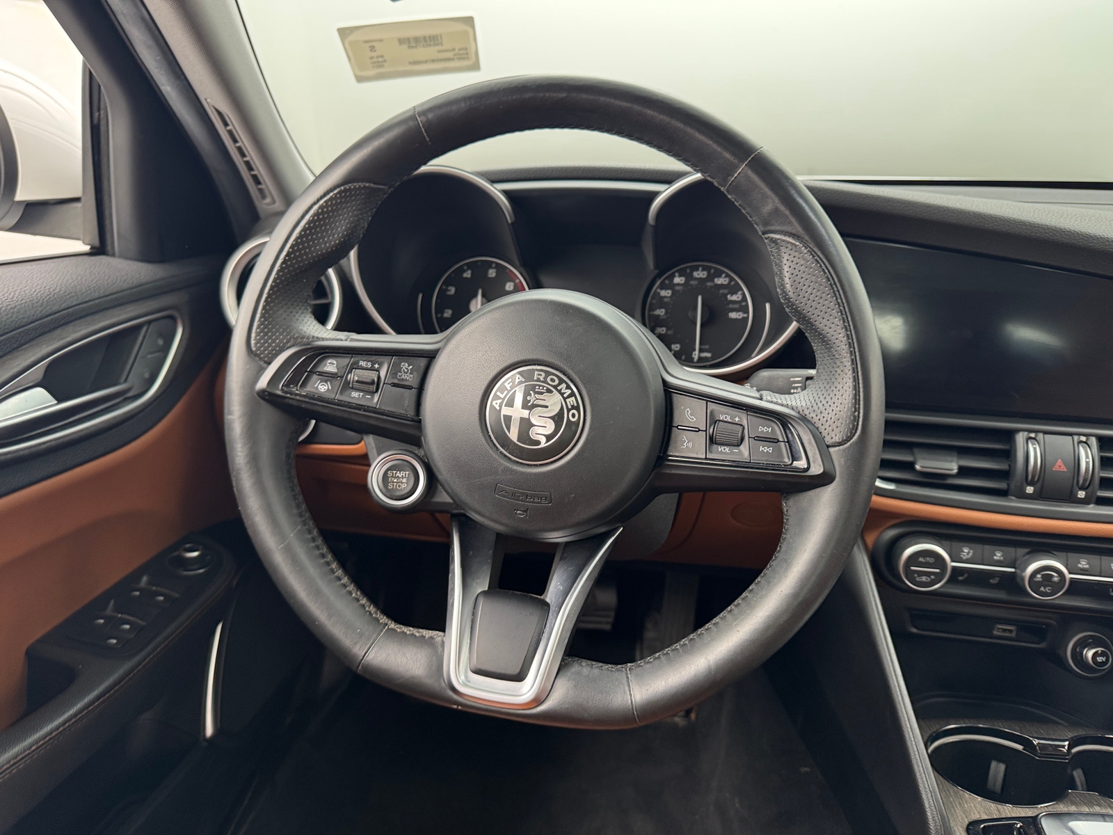 Thumbnail: 2021 Alfa Romeo Giulia - 4