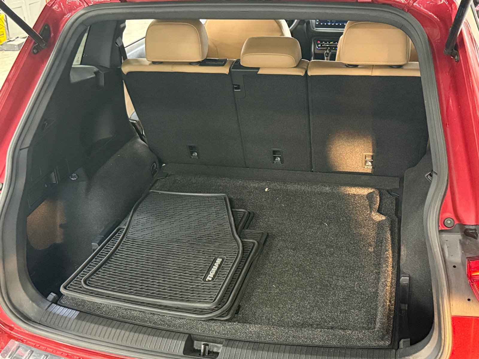 Thumbnail: 2022 Volkswagen Tiguan - 6