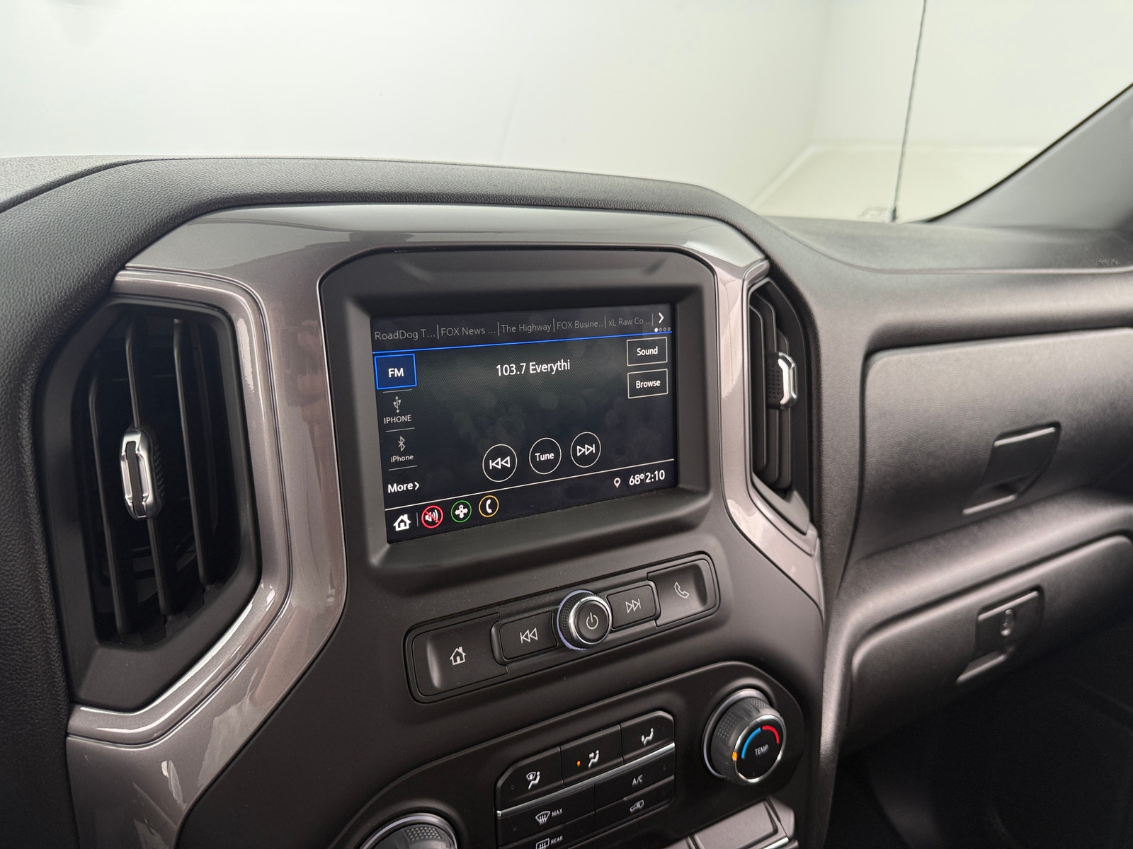 Thumbnail: 2022 Chevrolet Silverado 1500 - 4