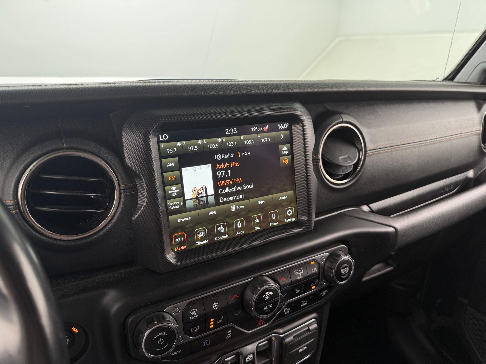 Thumbnail: 2021 Jeep Wrangler - 3