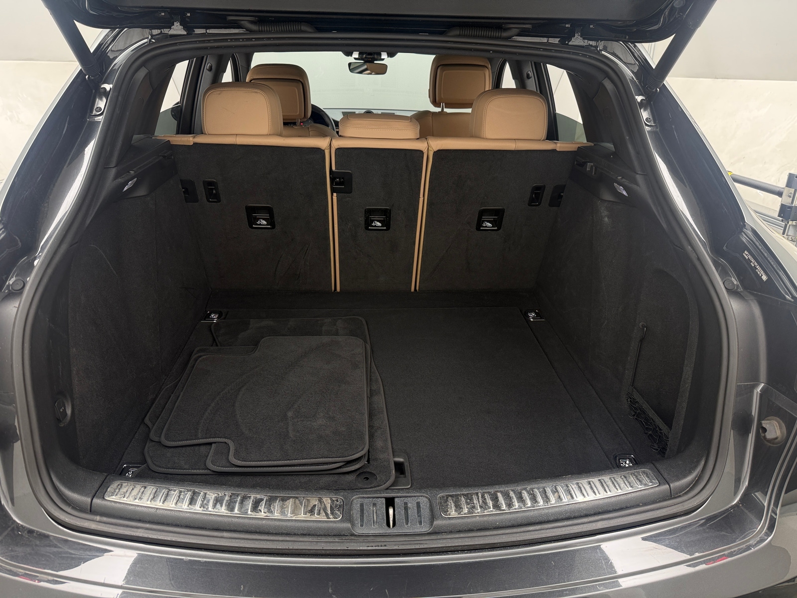 Thumbnail: 2023 Porsche Macan - 6