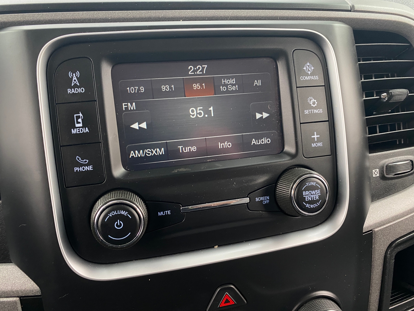 Thumbnail: 2022 RAM 1500 Classic - 4