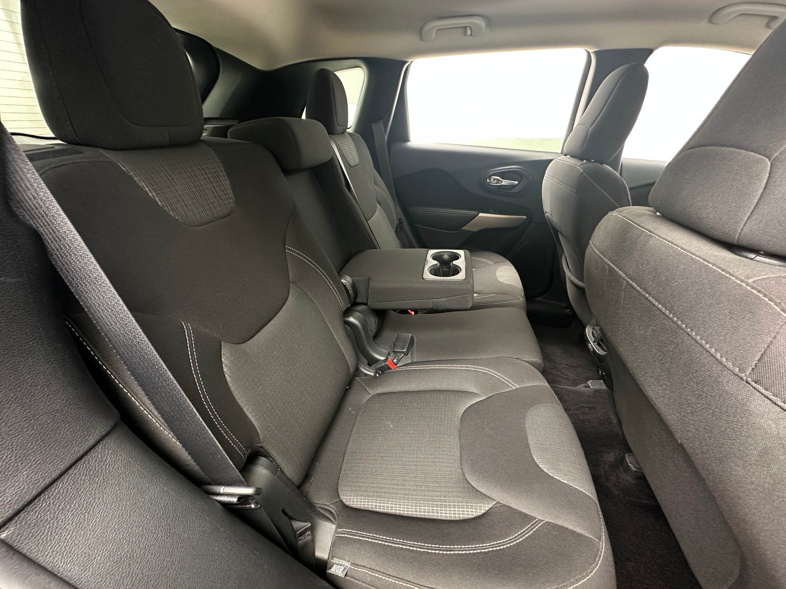 Thumbnail: 2017 Jeep Cherokee - 6