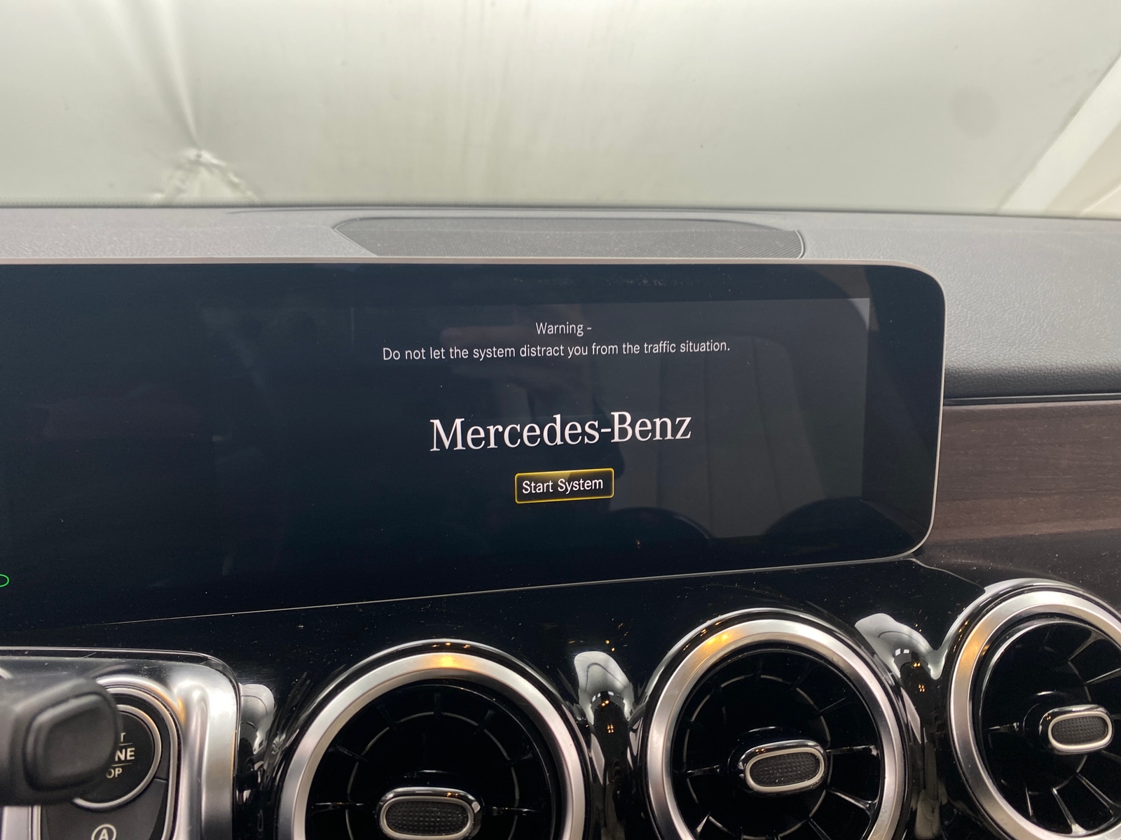 Thumbnail: 2020 Mercedes-Benz GLB - 3