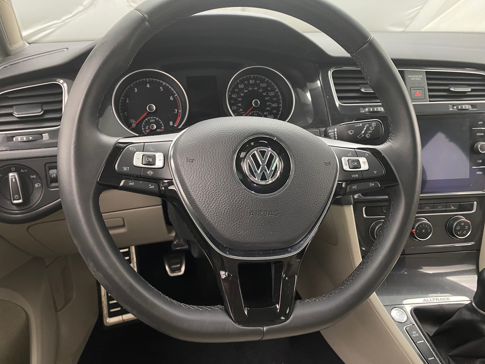 Thumbnail: 2019 Volkswagen Golf - 4