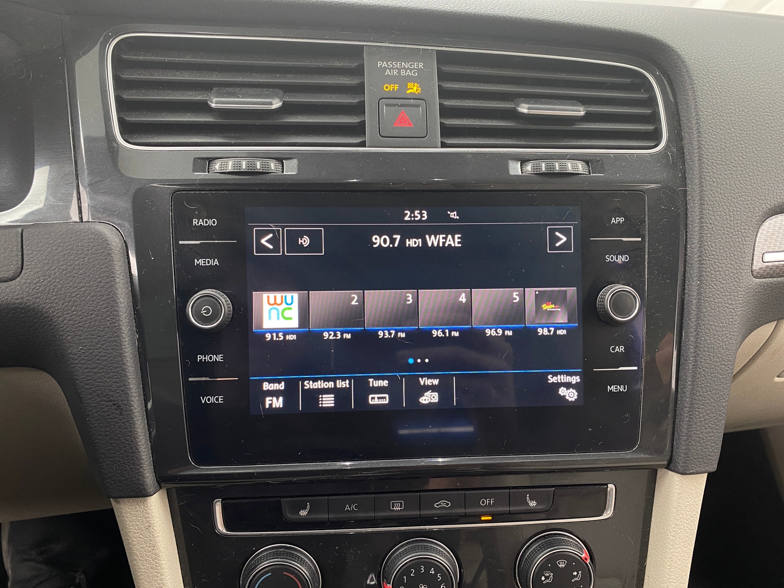 Thumbnail: 2019 Volkswagen Golf - 3