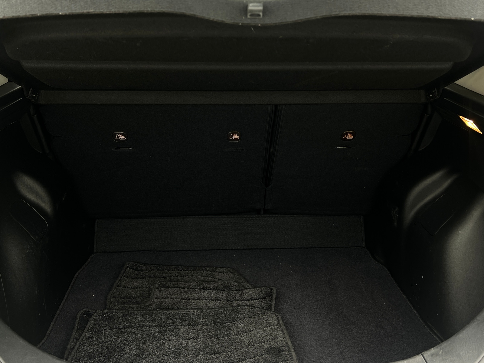 Thumbnail: 2020 Nissan Leaf - 7