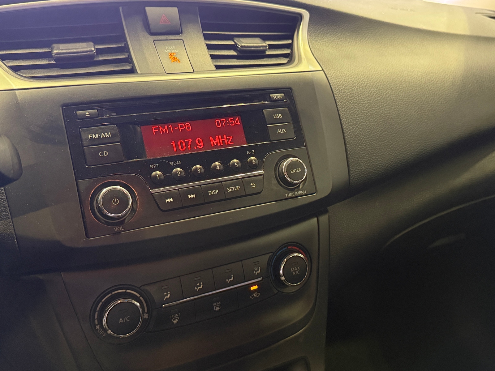 Thumbnail: 2017 Nissan Sentra - 4