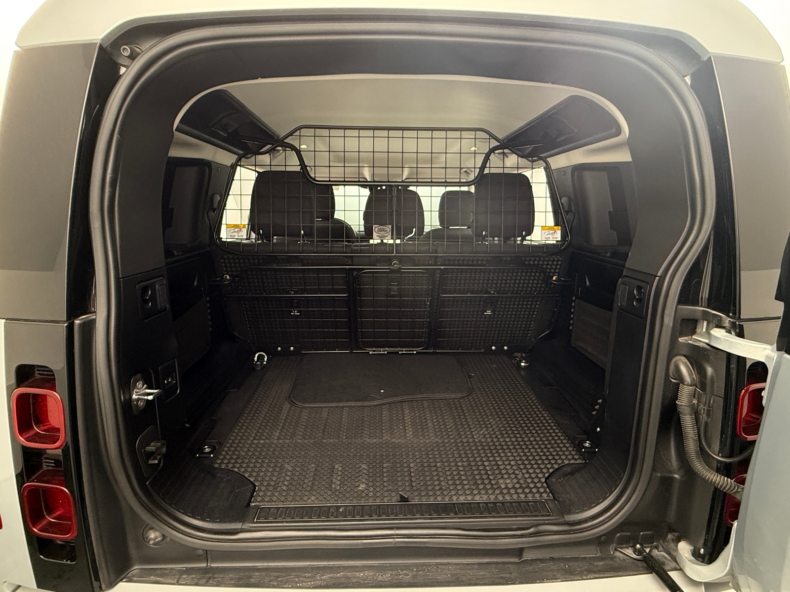 Thumbnail: 2022 Land Rover Defender - 7