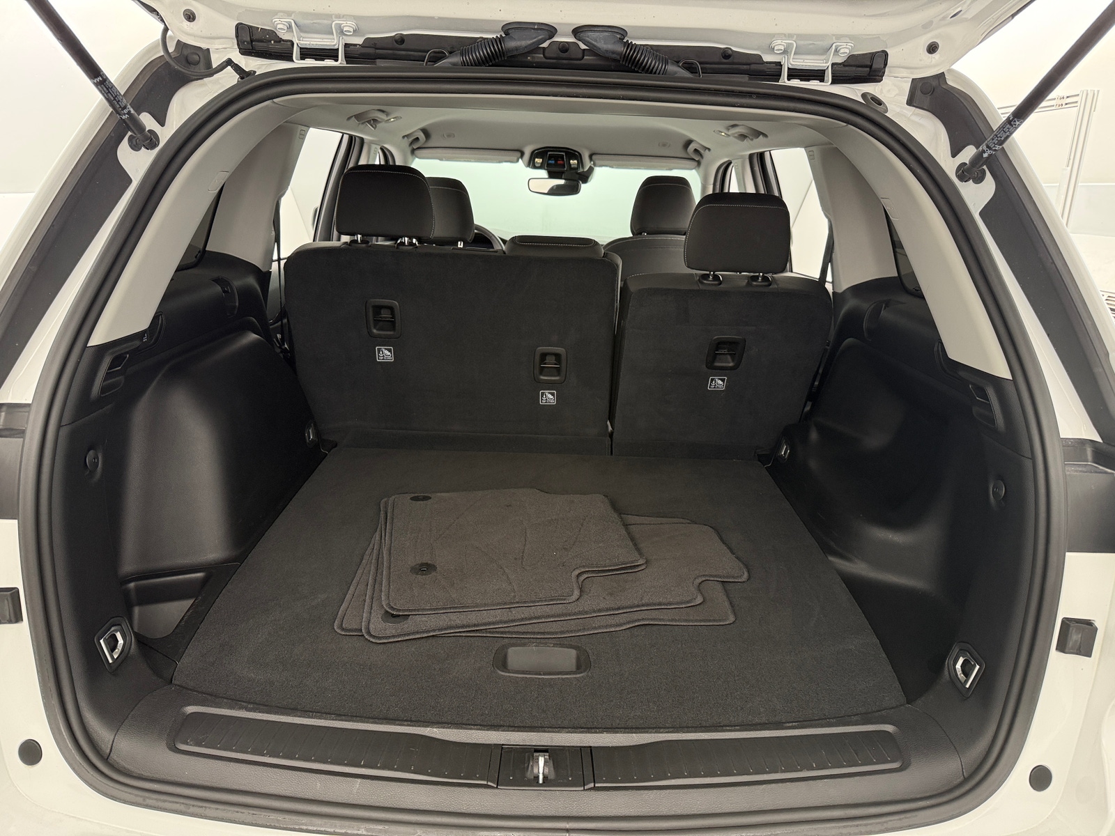 Thumbnail: 2023 Jeep Grand Cherokee - 7