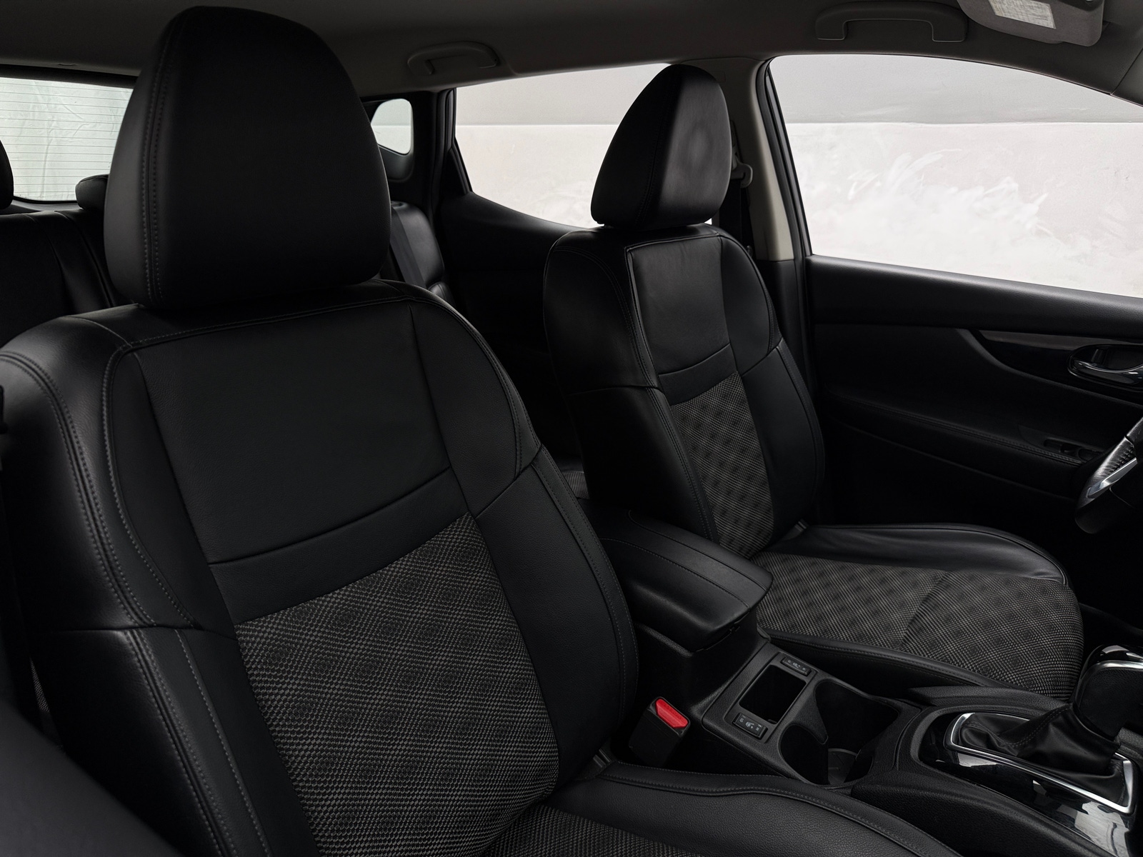 Thumbnail: 2022 Nissan Rogue Sport - 2