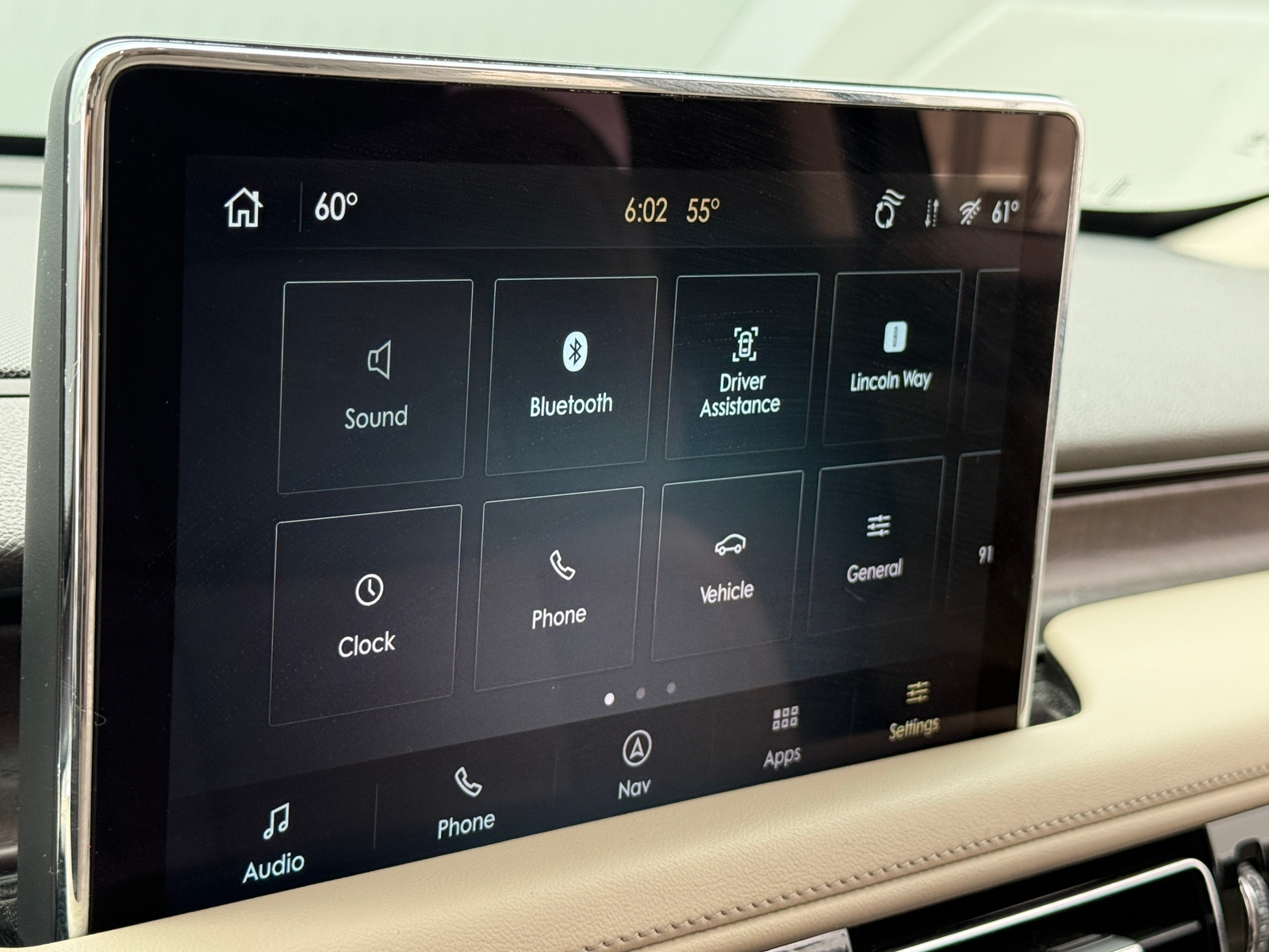 Thumbnail: 2023 Lincoln Aviator - 3