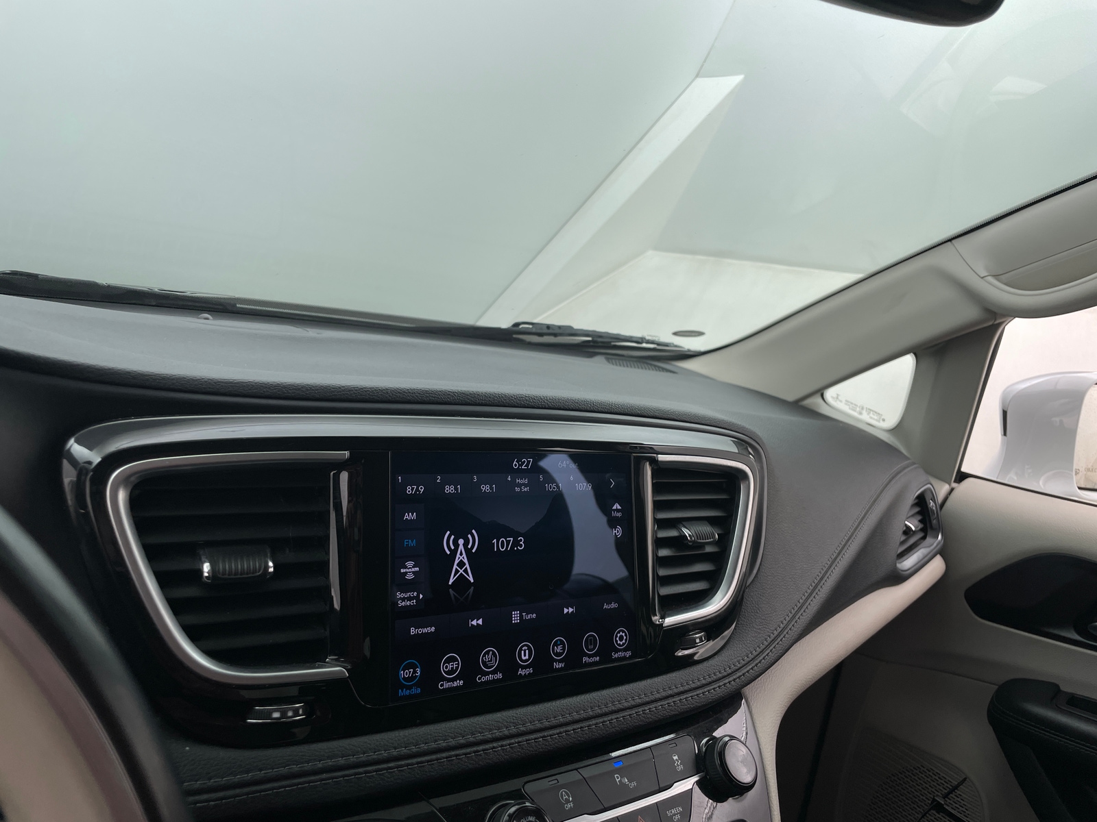 Thumbnail: 2020 Chrysler Pacifica - 3