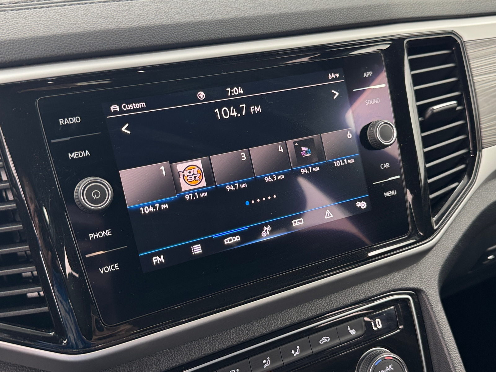 Thumbnail: 2022 Volkswagen Atlas - 3