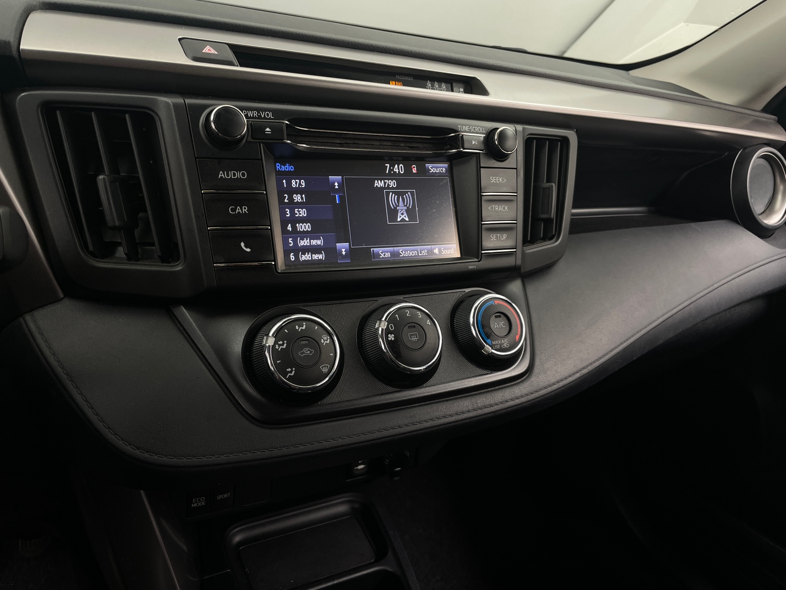 Thumbnail: 2017 Toyota RAV4 - 4