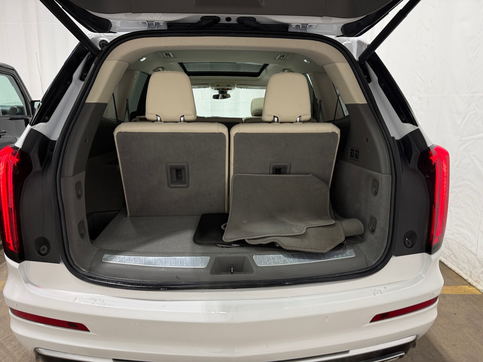 Thumbnail: 2024 Cadillac XT6 - 6