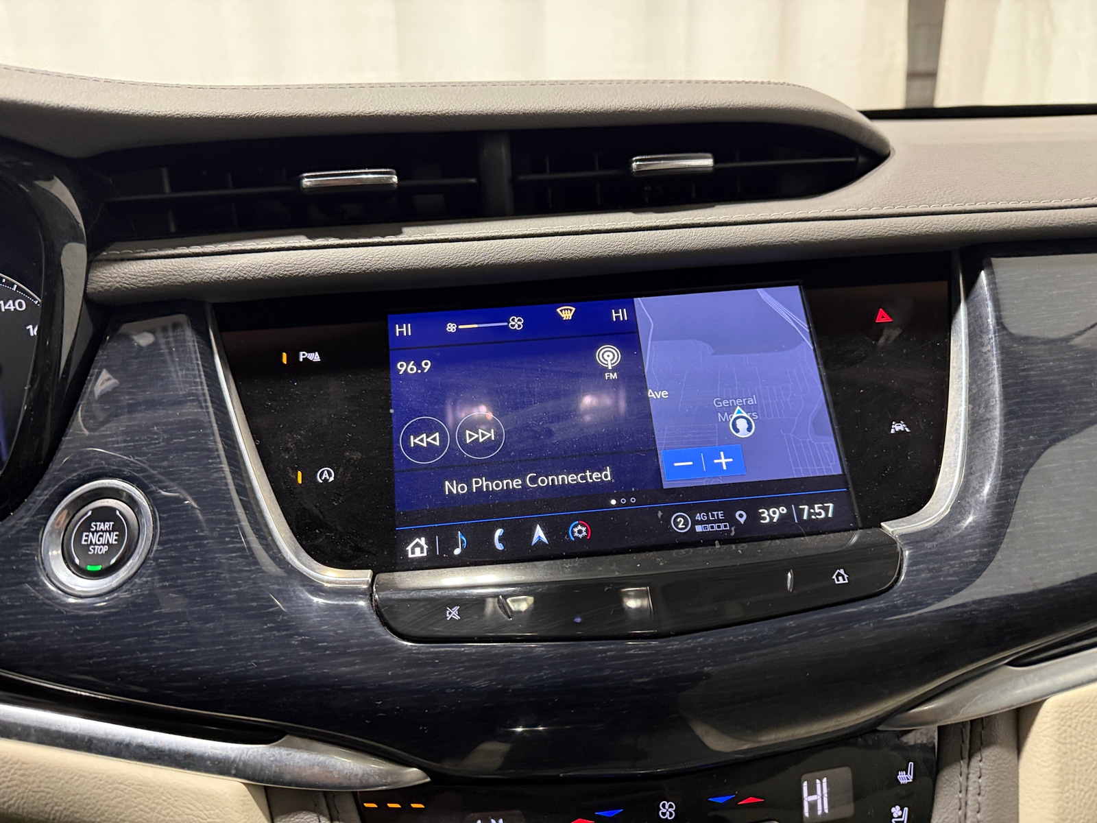 Thumbnail: 2024 Cadillac XT6 - 3