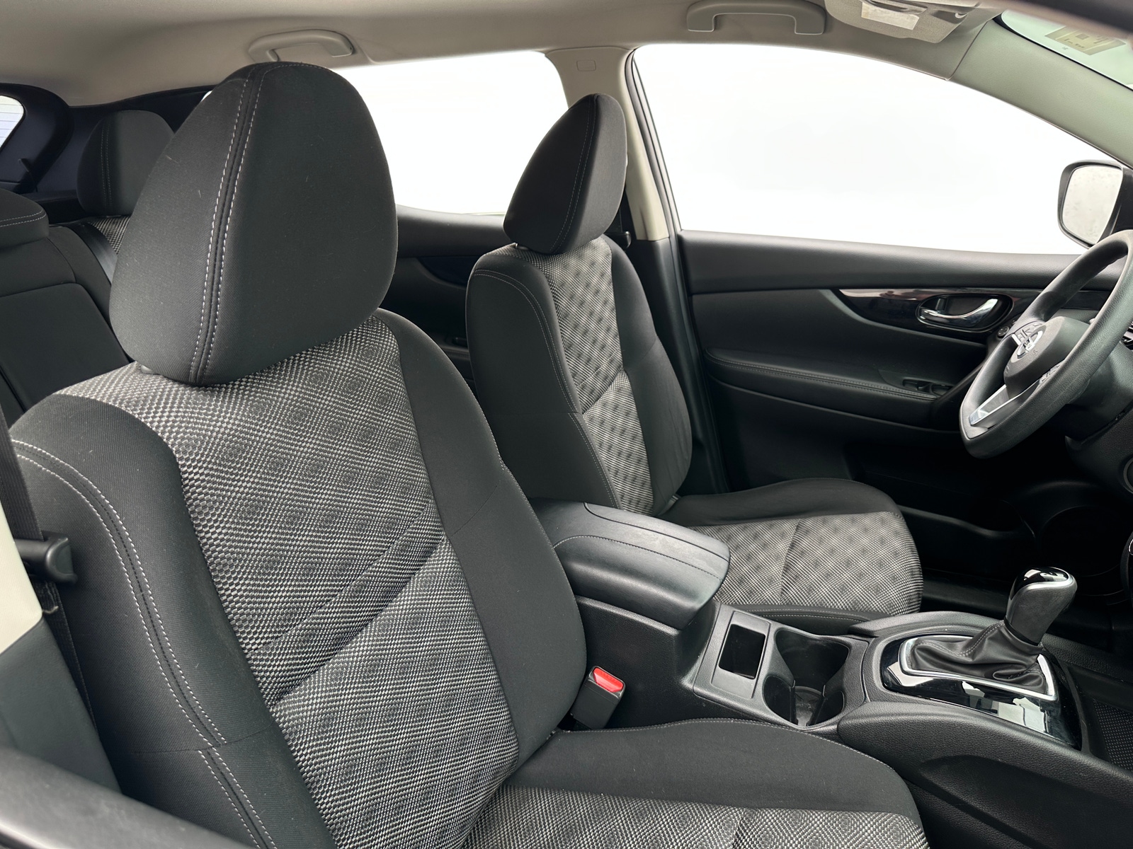 Thumbnail: 2017 Nissan Rogue Sport - 2