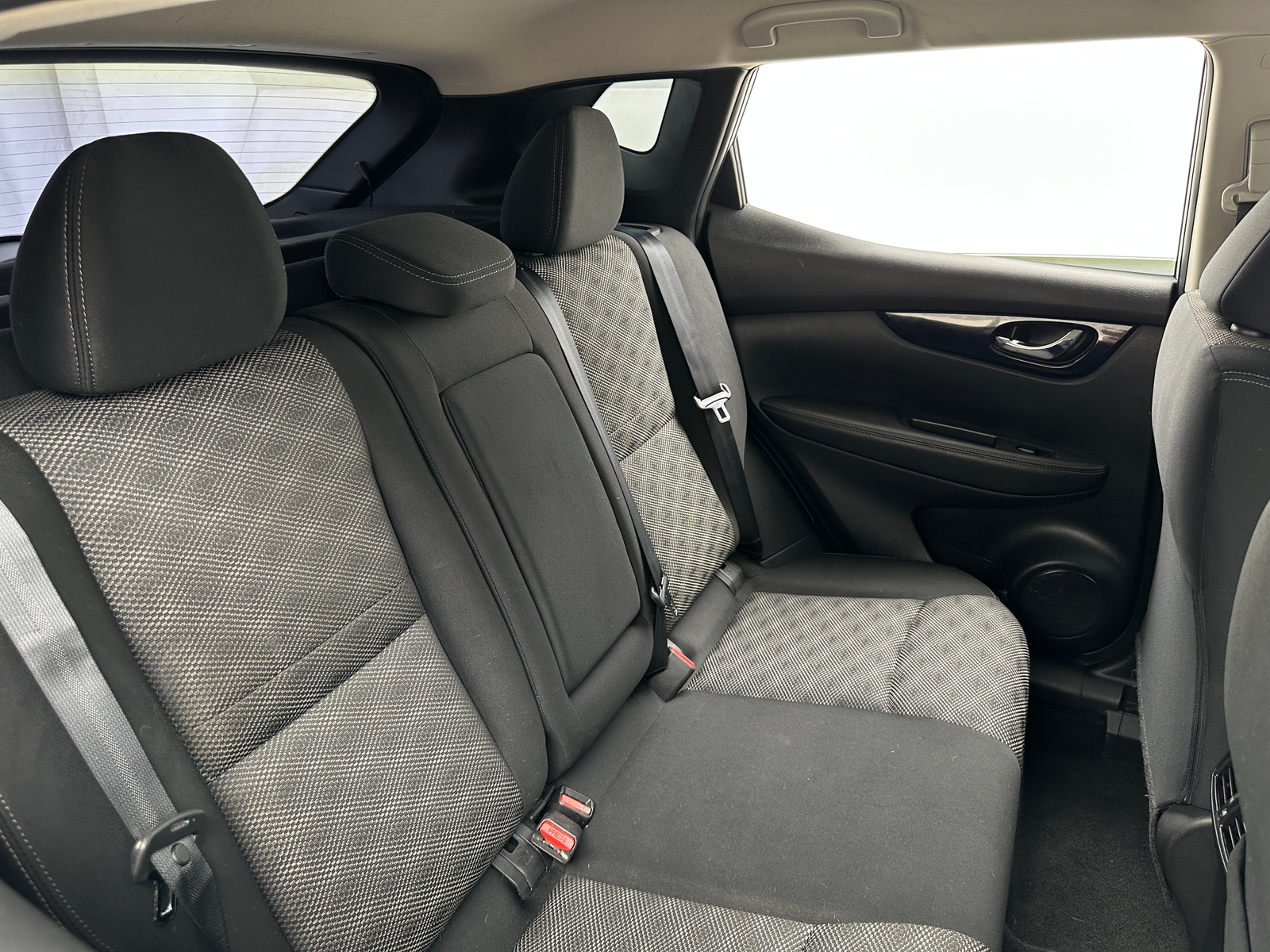 Thumbnail: 2017 Nissan Rogue Sport - 6