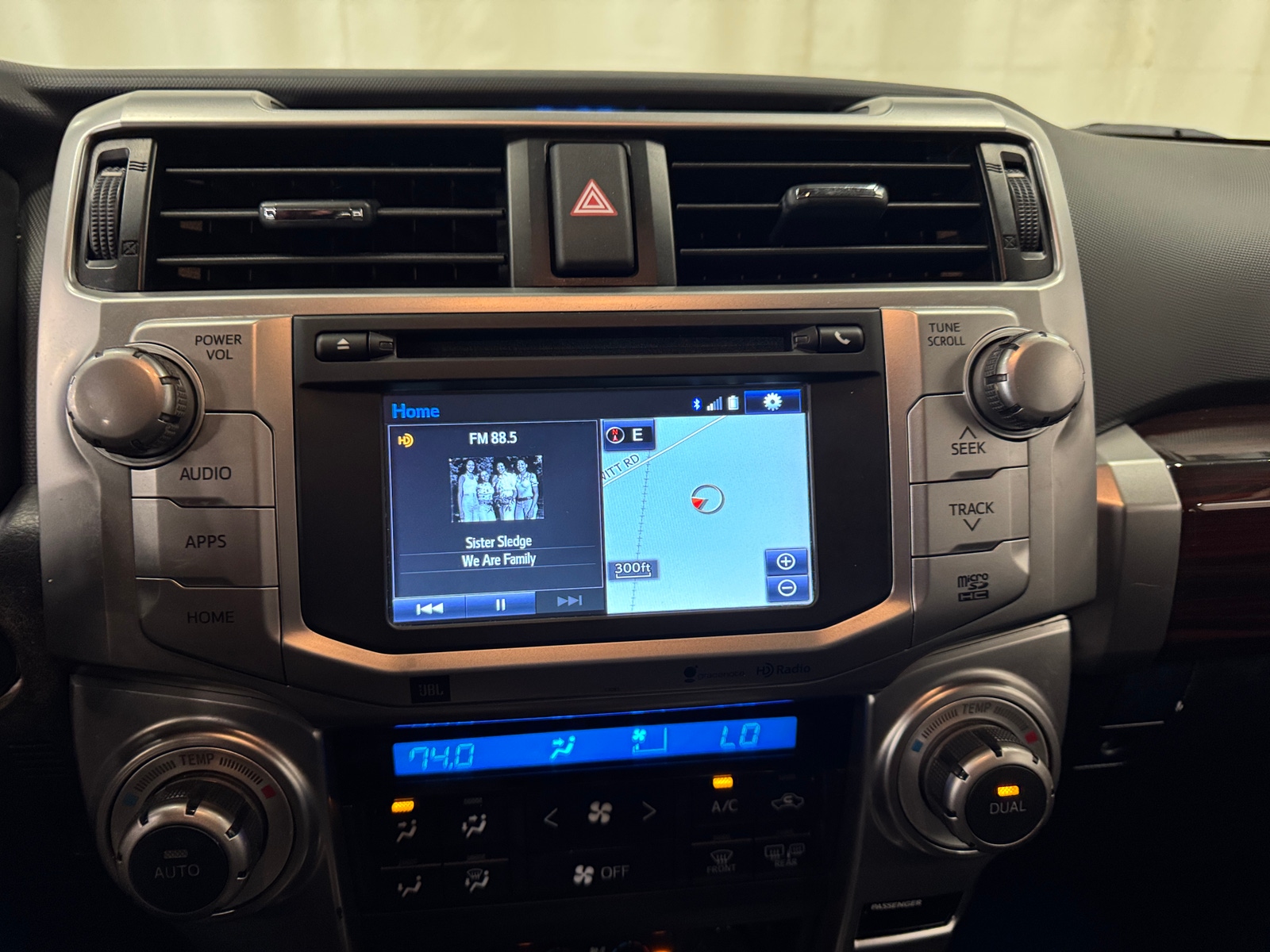 Thumbnail: 2015 Toyota 4Runner - 3