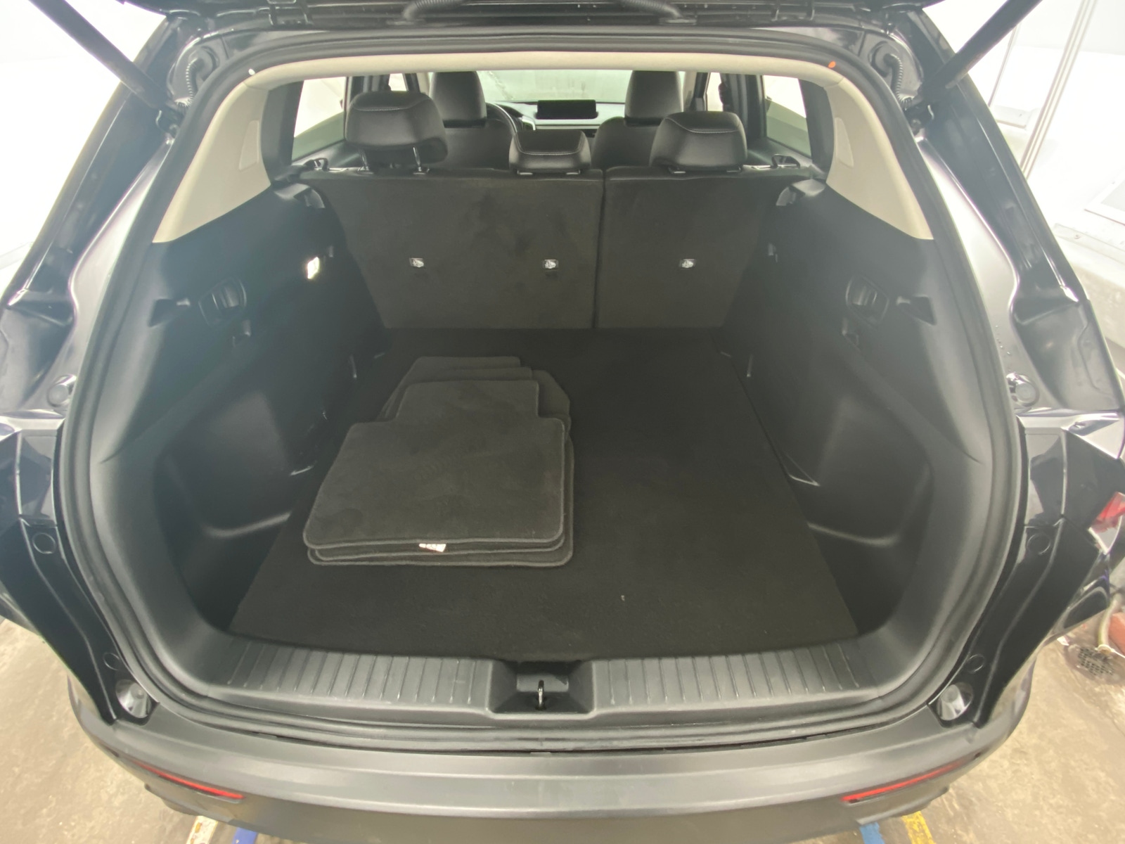 Thumbnail: 2025 Mazda CX-50 - 6