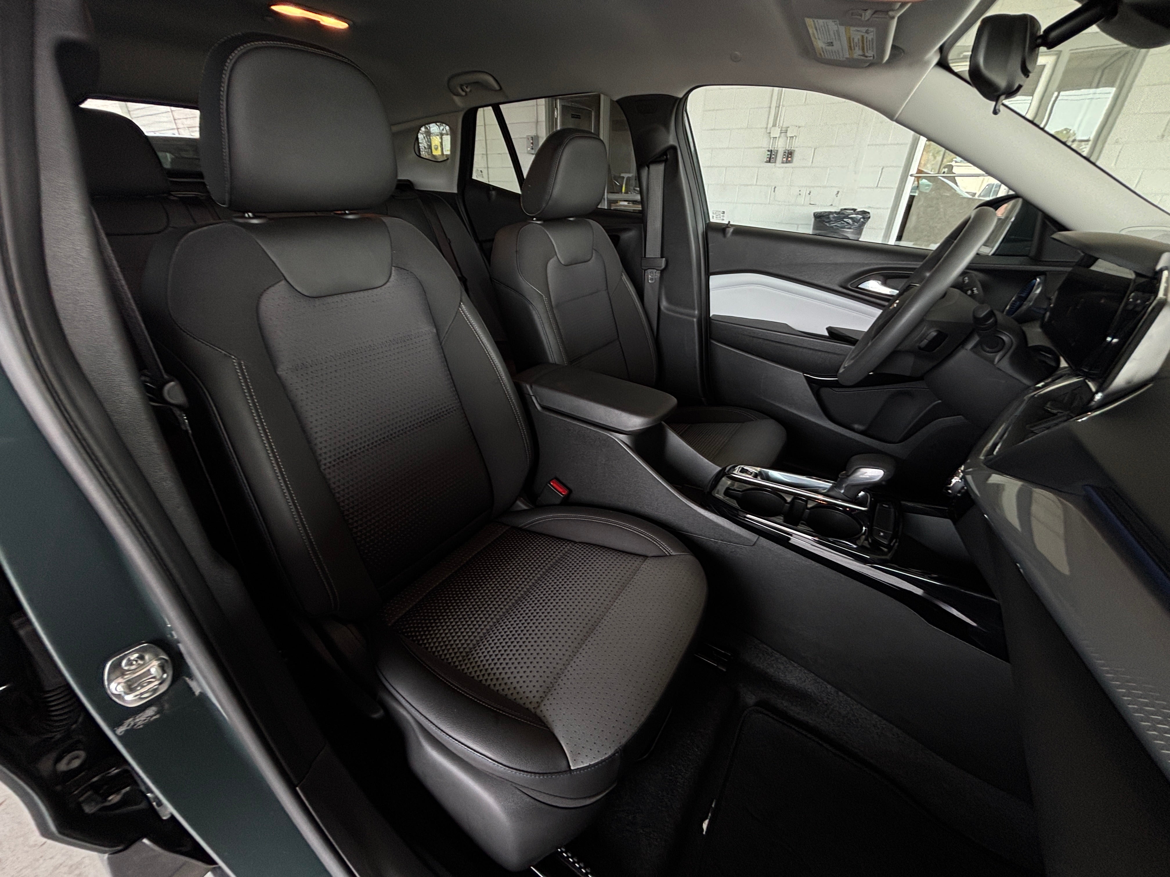 Thumbnail: 2025 Chevrolet Trax - 2