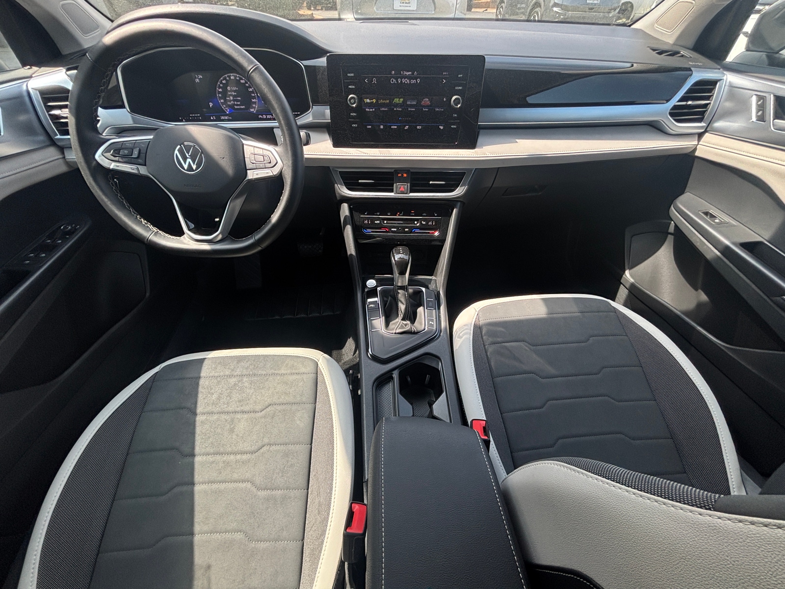 Thumbnail: 2025 Volkswagen Taos - 3