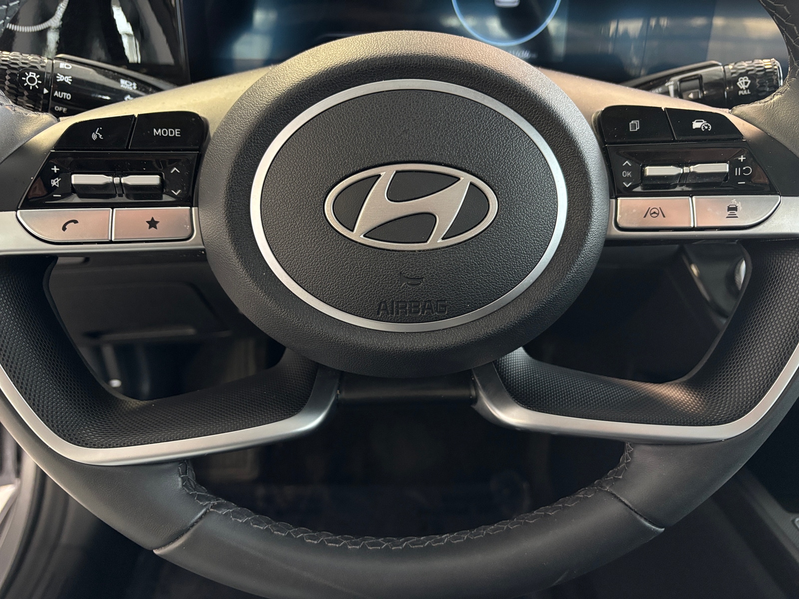 Thumbnail: 2025 Hyundai Elantra - 4