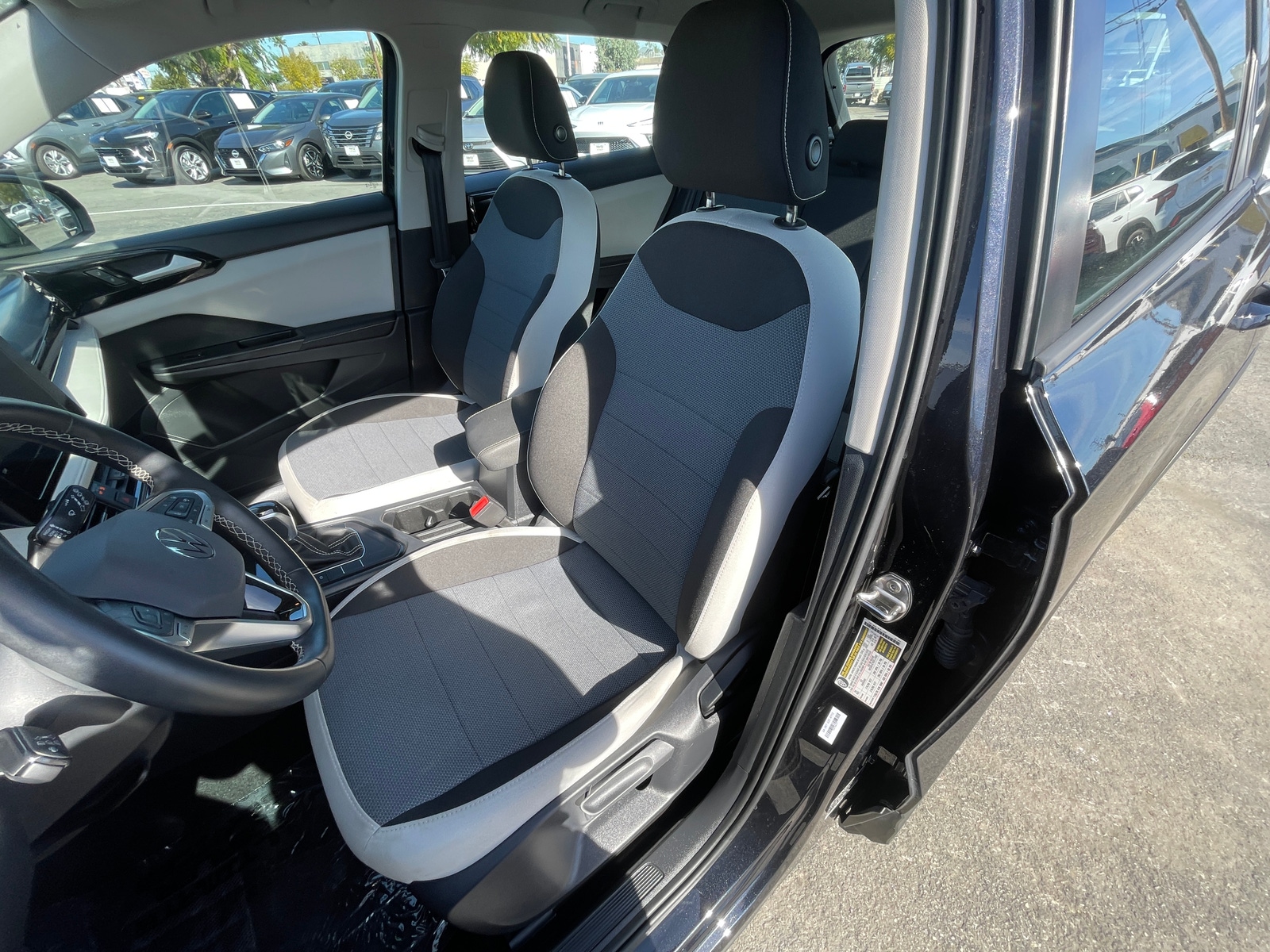 Thumbnail: 2025 Volkswagen Taos - 2