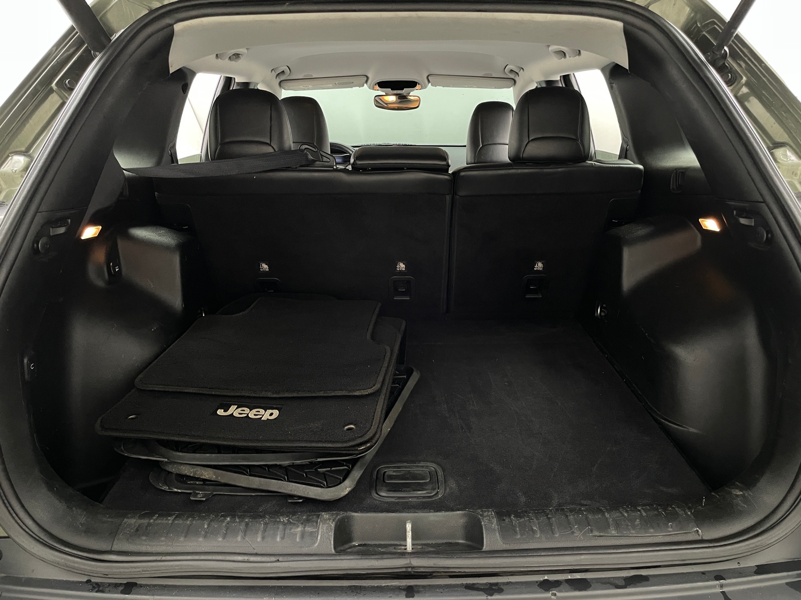 Thumbnail: 2019 Jeep Cherokee - 6