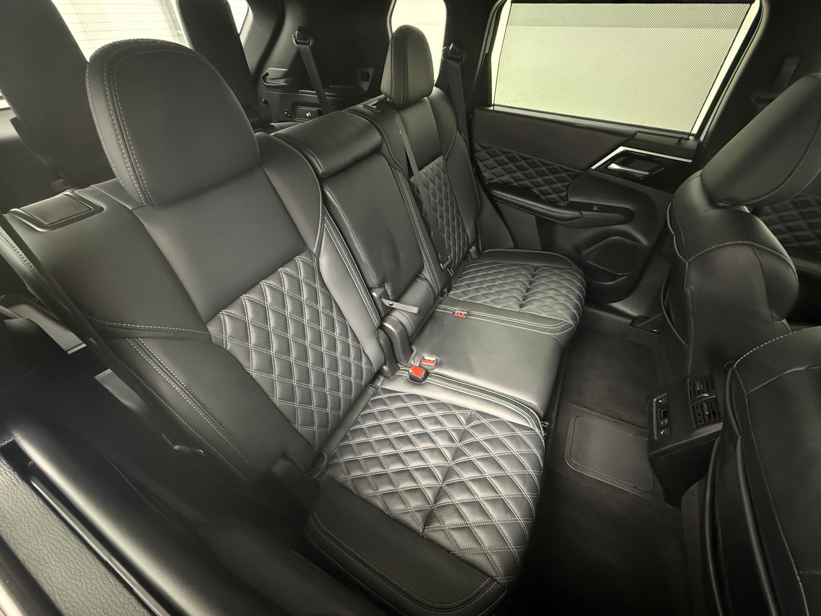 Thumbnail: 2024 Mitsubishi Outlander - 5