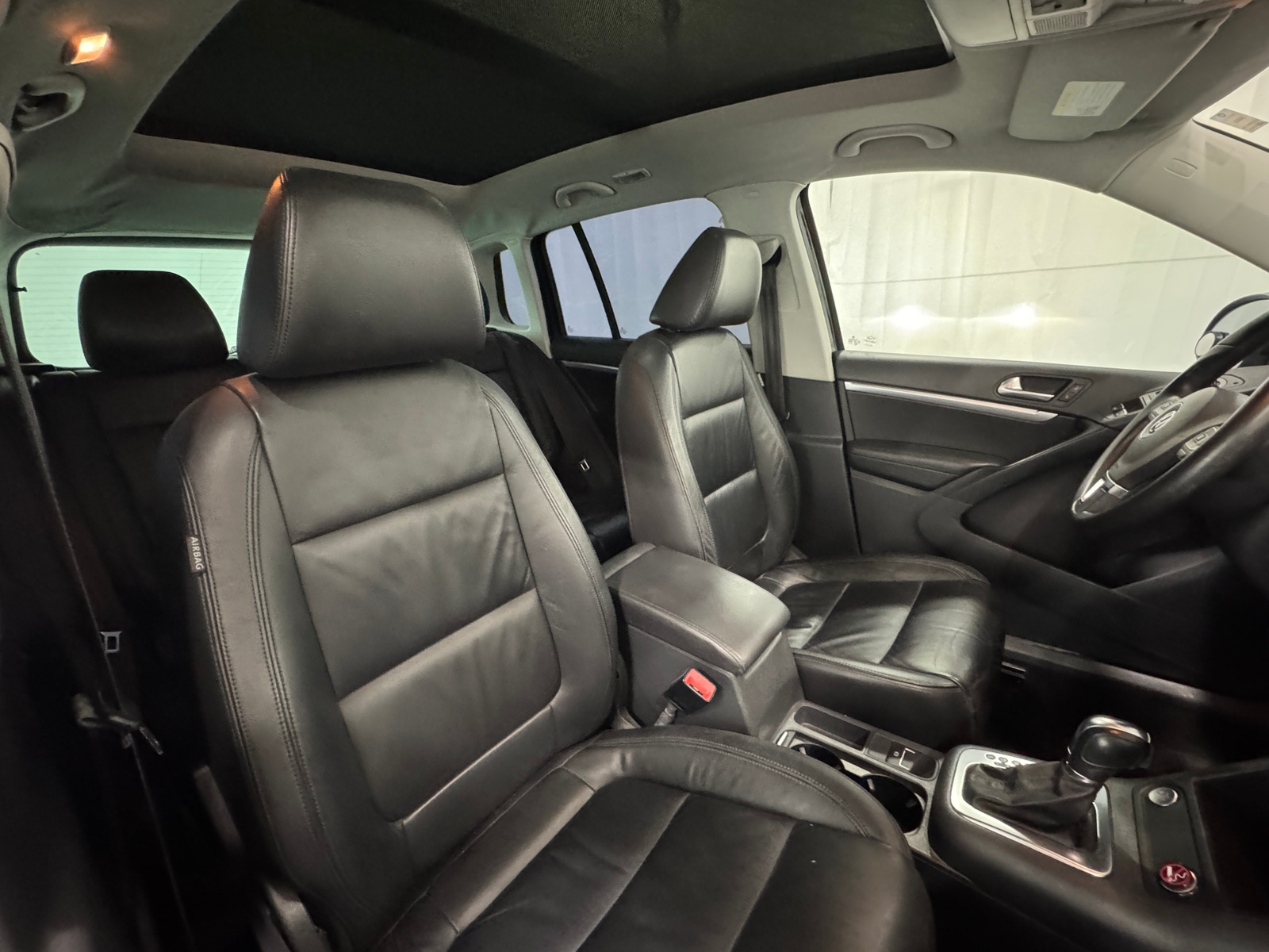 Thumbnail: 2012 Volkswagen Tiguan - 2