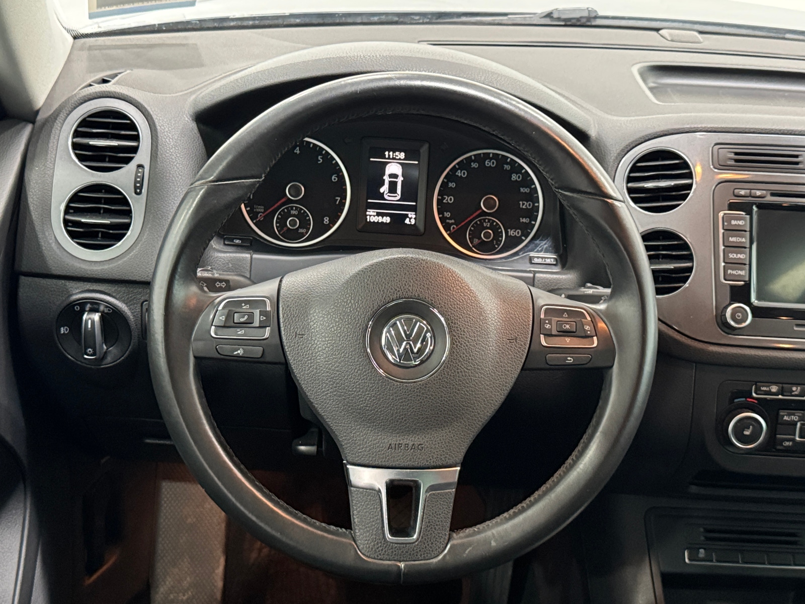 Thumbnail: 2012 Volkswagen Tiguan - 5