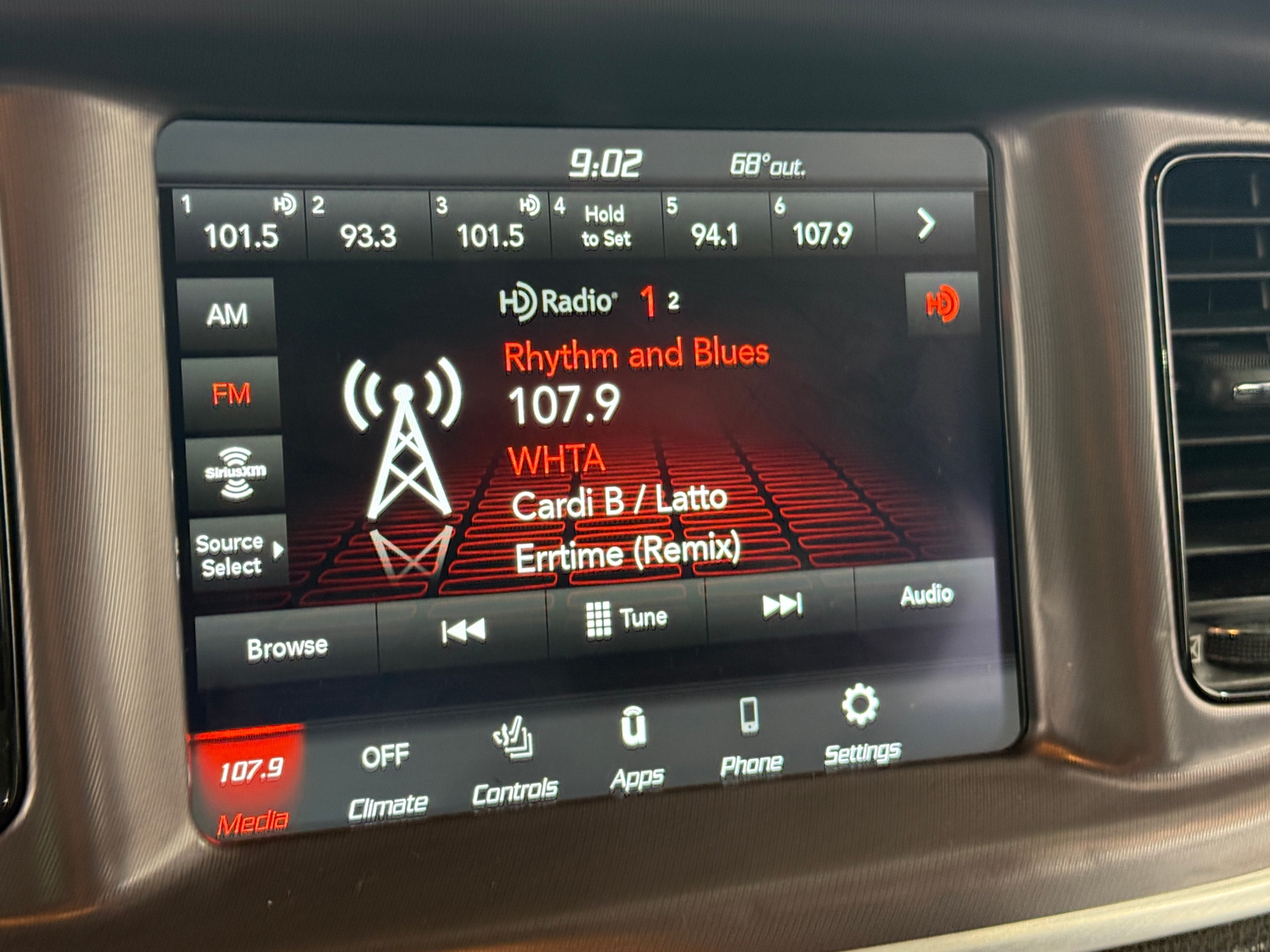 Thumbnail: 2020 Dodge Charger - 4