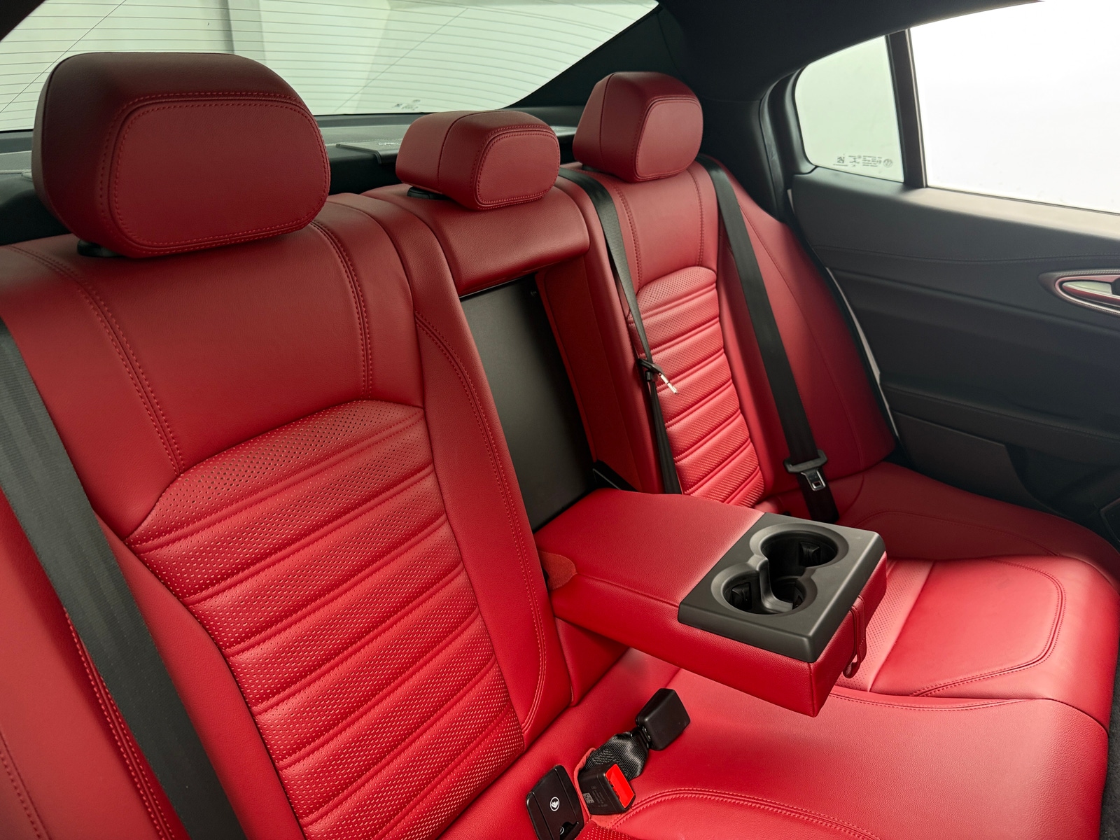 Thumbnail: 2022 Alfa Romeo Giulia - 5