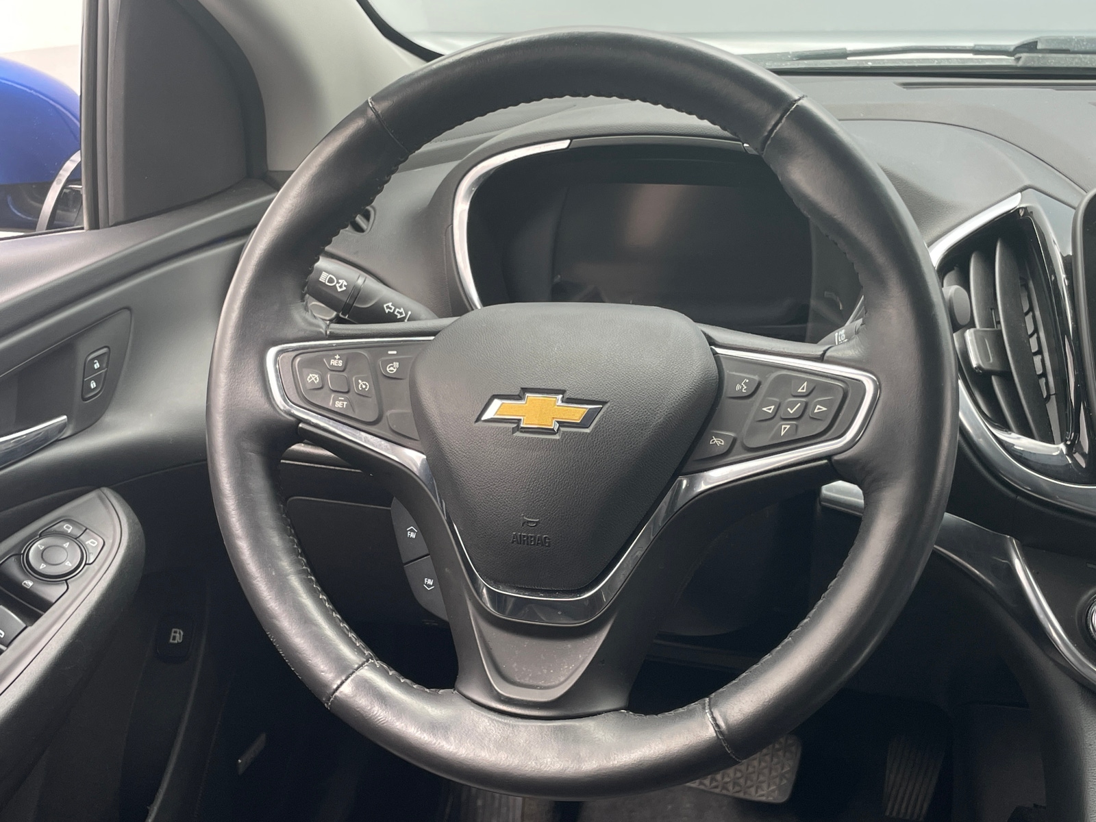 Thumbnail: 2017 Chevrolet Volt - 4