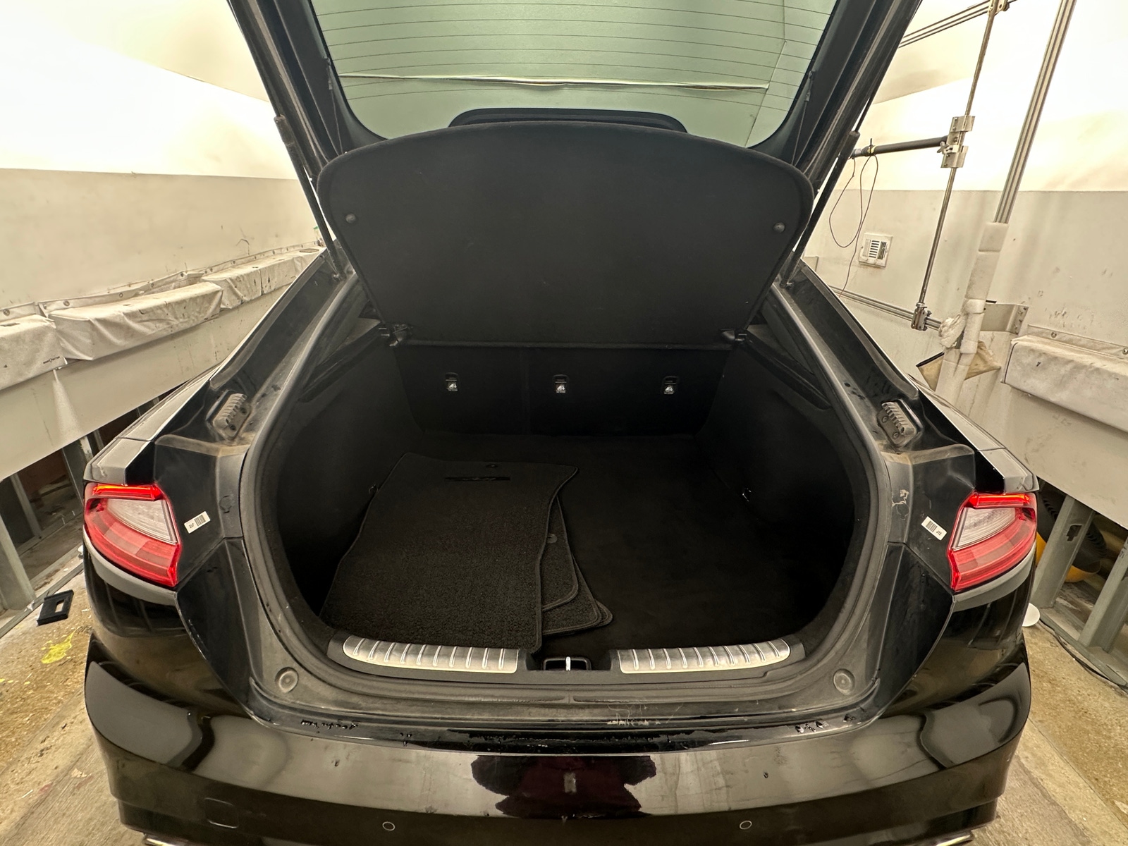 Thumbnail: 2018 Kia Stinger - 6